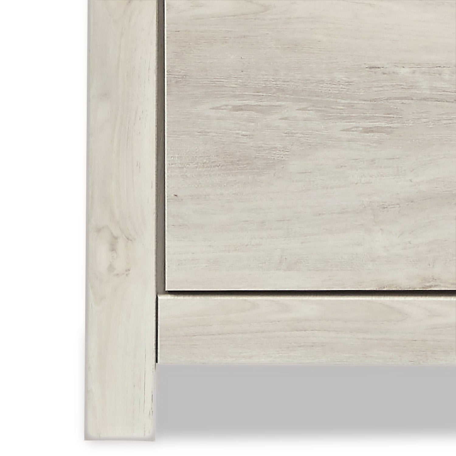 Abby Bedroom Narrow Chest of Drawers, 5-Drawer, 21.7"W x 53.9"H - White | Commode verticale étroite Abby de 21,7 po (L) x 53,9 po (H) à 5 tiroirs pour la chambre à coucher - blanche