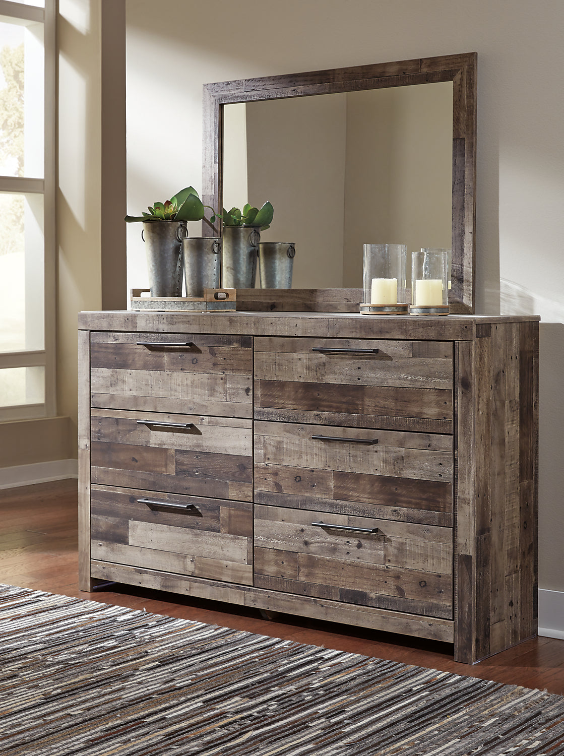 Derekson Bedroom 6-Drawer Dresser, 58.7"W x 36.4"H - Grey | Commode Derekson de 58,7 po (L) x 36,4 po (H) à 6 tiroirs pour la chambre à coucher - grise