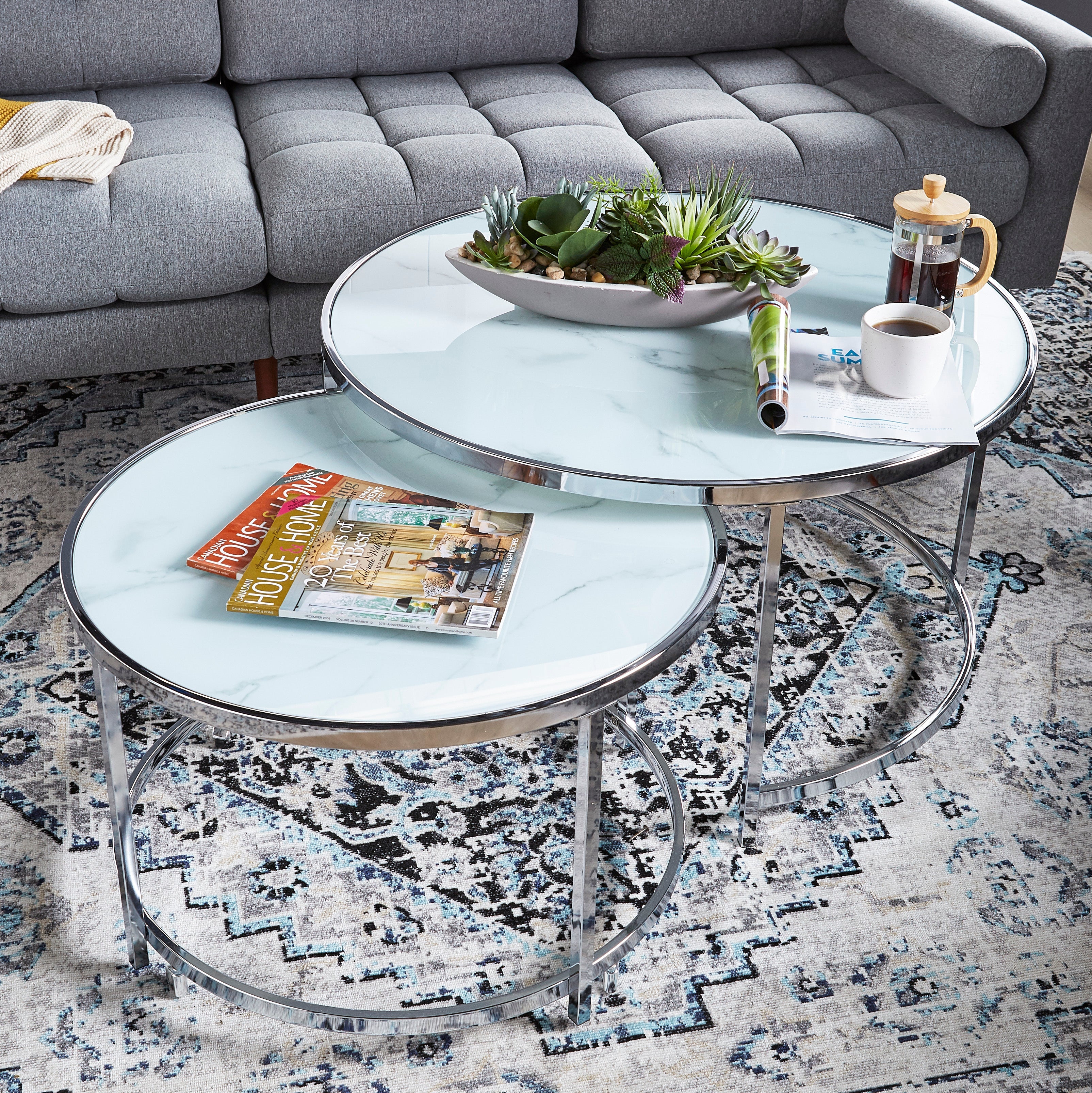 Josie 36" Glam Round Glass Top Nesting Coffee Tables - Grey Marble Look with Metal Legs|Tables à café gigognes rondes somptueuses Josie de 36 po avec dessus en verre - imitation de marbre gris avec pattes en métal