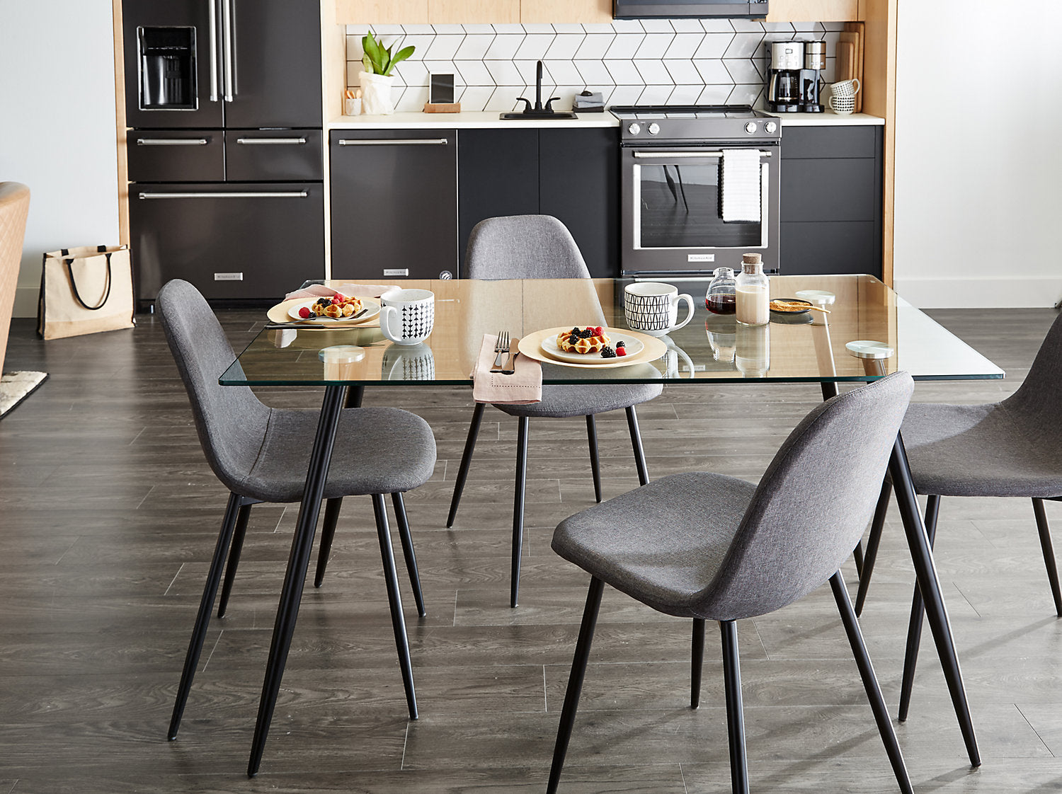 Wilma Dining Chair with Polyester Fabric, Metal - Grey | Chaise de salle à manger Wilma en tissu de polyester et en métal - grise