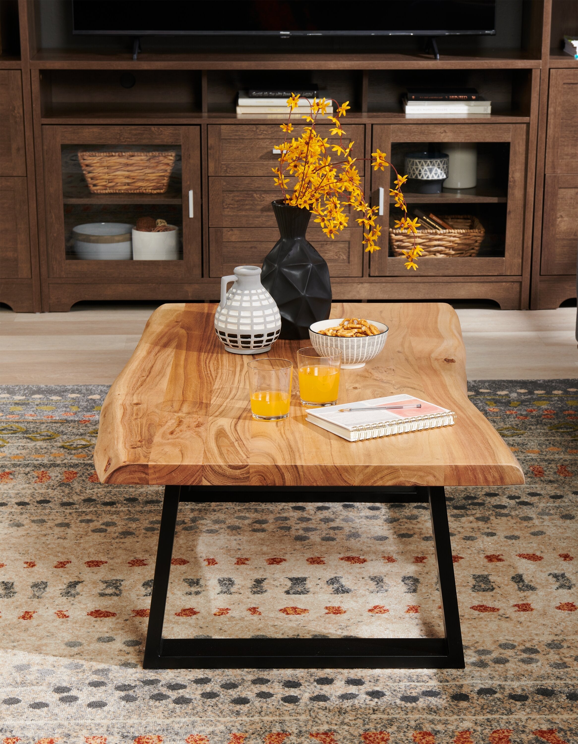 Agra 45" Rustic Coffee Table - Brown and Black with Iron Legs|Table à café rustique Agra de 45 po - brune et noire avec pattes en fer