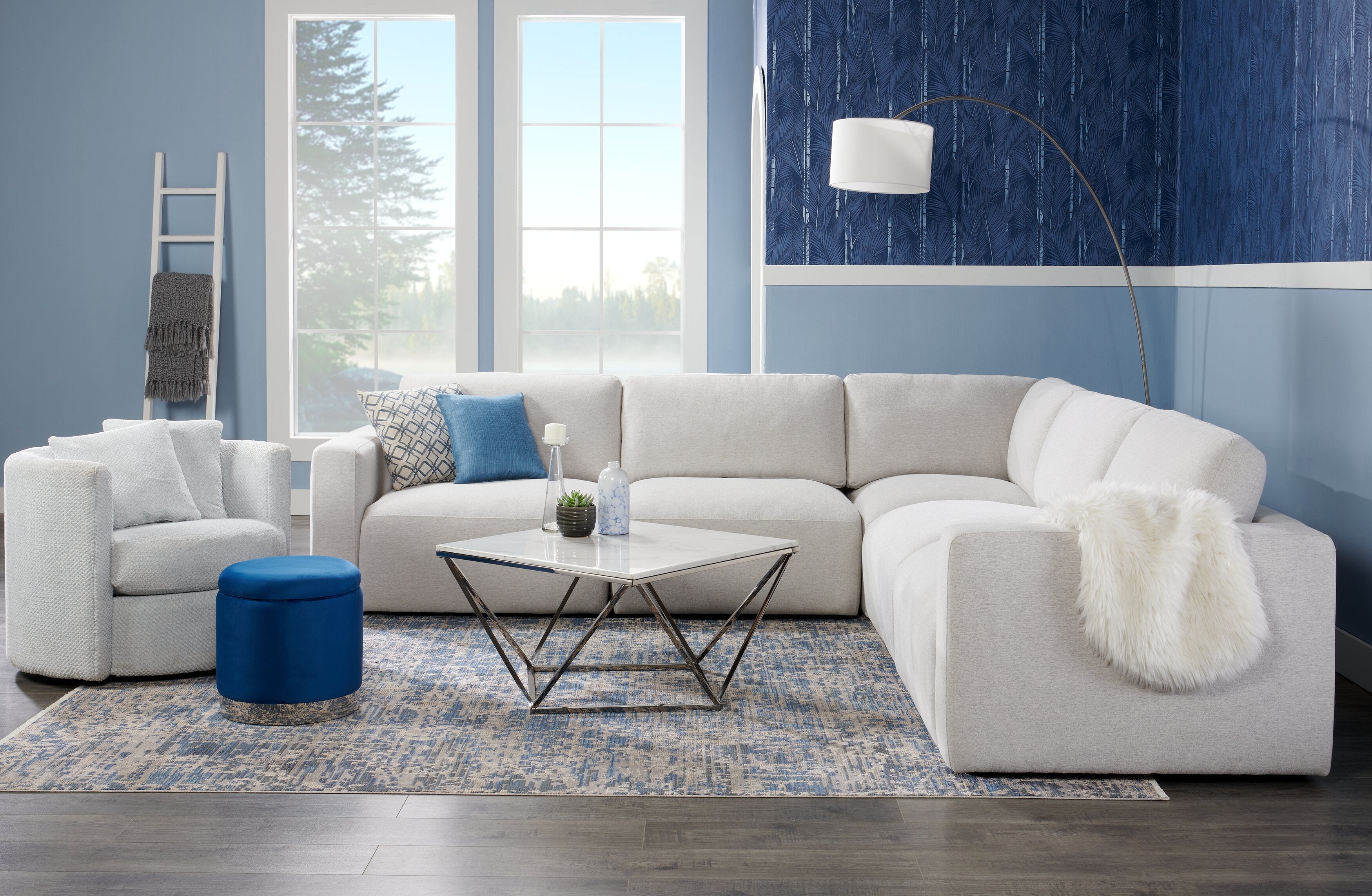 Amanda 31.5" Modern Square Coffee Table - White Marble Top with Chrome Metal Base|Table à café carrée moderne Amanda de 31,5 po - dessus en marbre blanc avec base en métal chromé