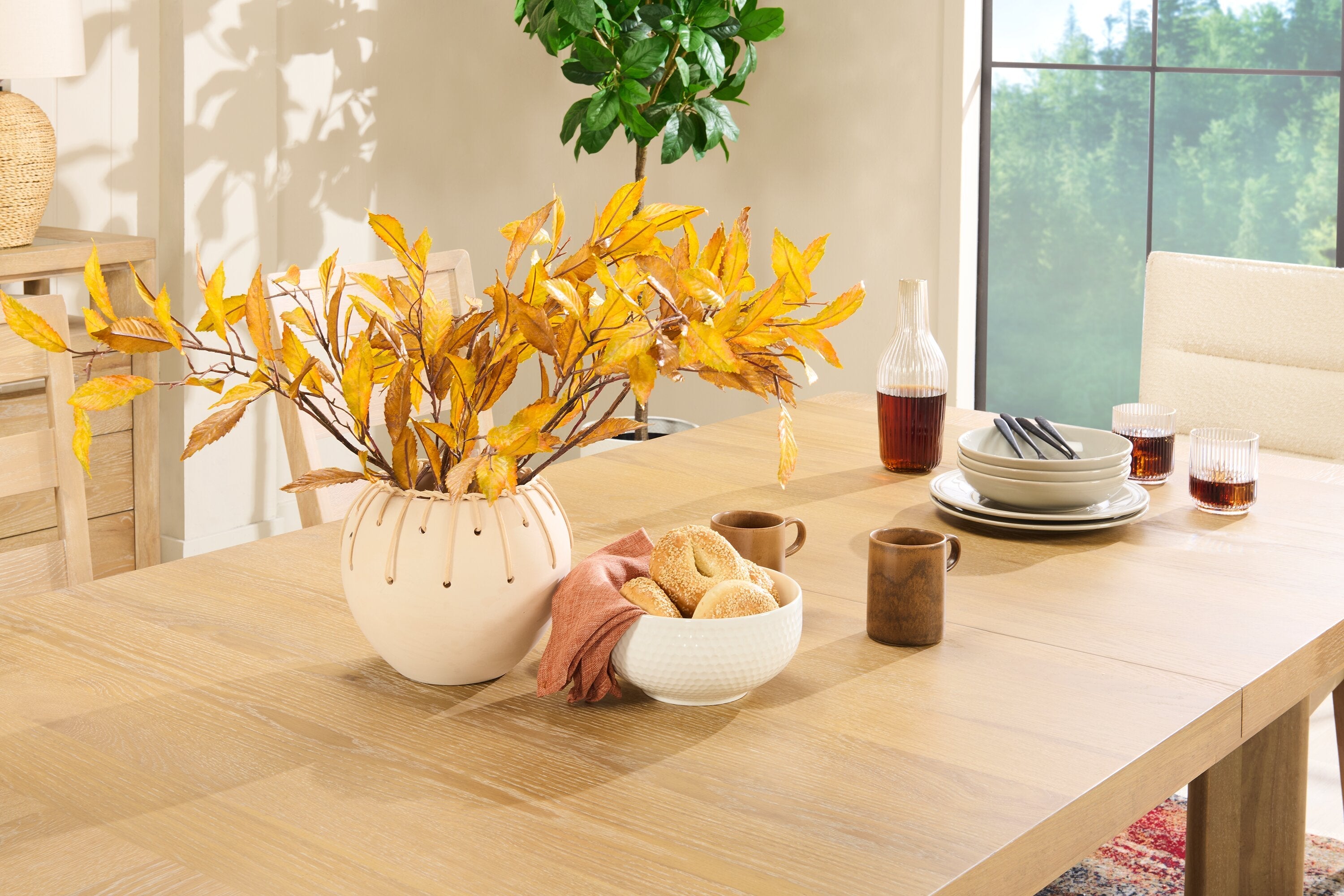 Aspen Dining Table with 80-104" Extension, Trestle Base - Natural | Table de salle à manger Aspen de 80 po à 104 po à rallonge et base à tréteaux - naturelle
