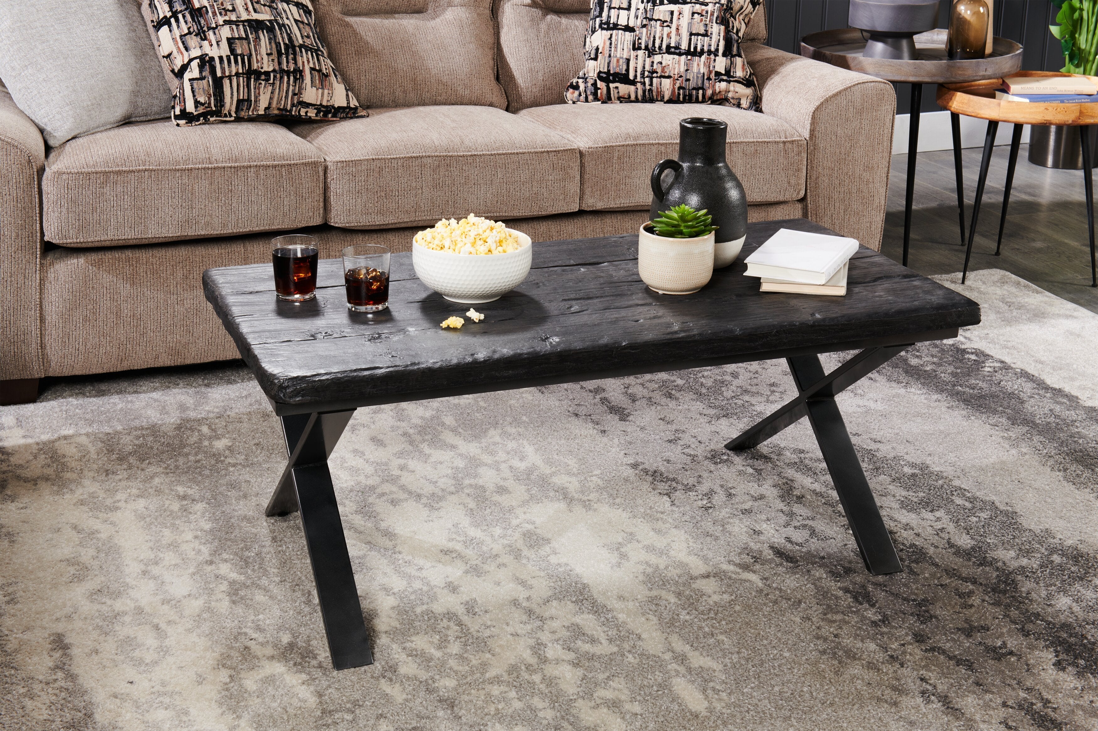 Astana 48" Rustic Coffee Table - Brown with Black Iron Legs|Table à café rustique Astana de 48 po - brune avec pattes en fer noir