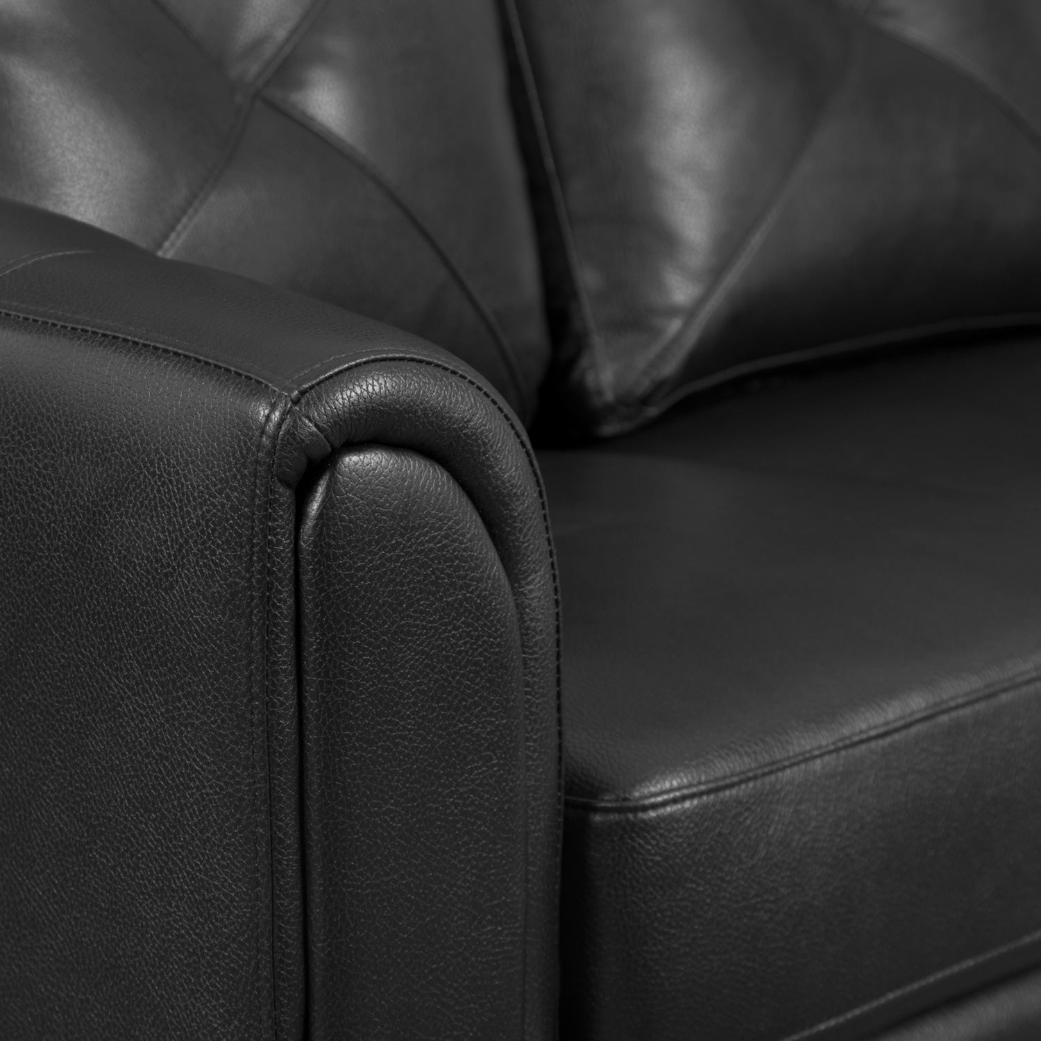 Andi 84" Leather-Look Fabric Sofa with Button Tufting - Black | Sofa Andi de 84 po en tissu d’apparence cuir avec capitonnage - noir