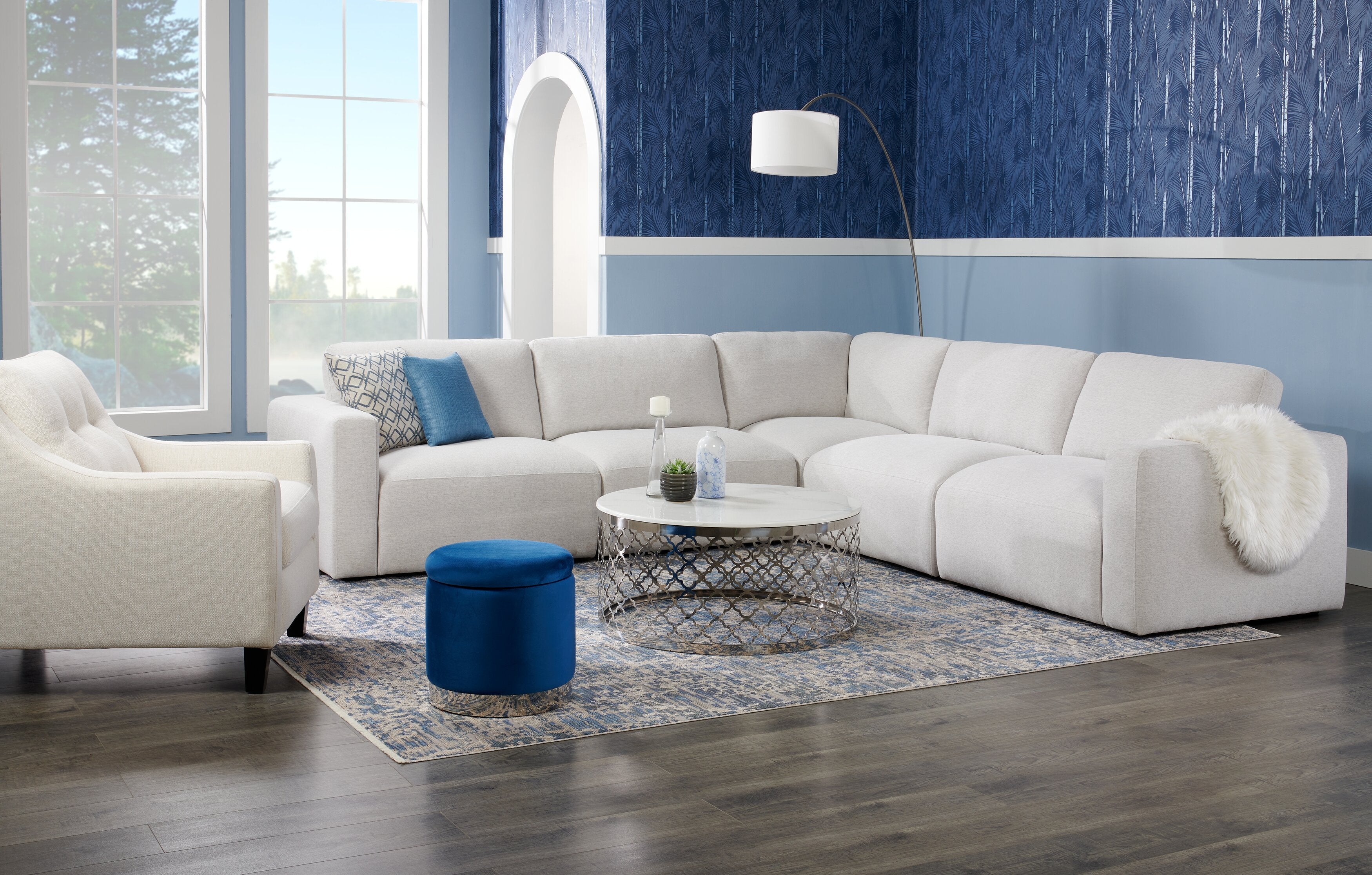 Belle 36" Glam Round Sofa Table - White Marble Top with Stainless Steel Base|Table de salon ronde somptueuse Belle de 36 po - dessus en marbre blanc avec base en acier inoxydable