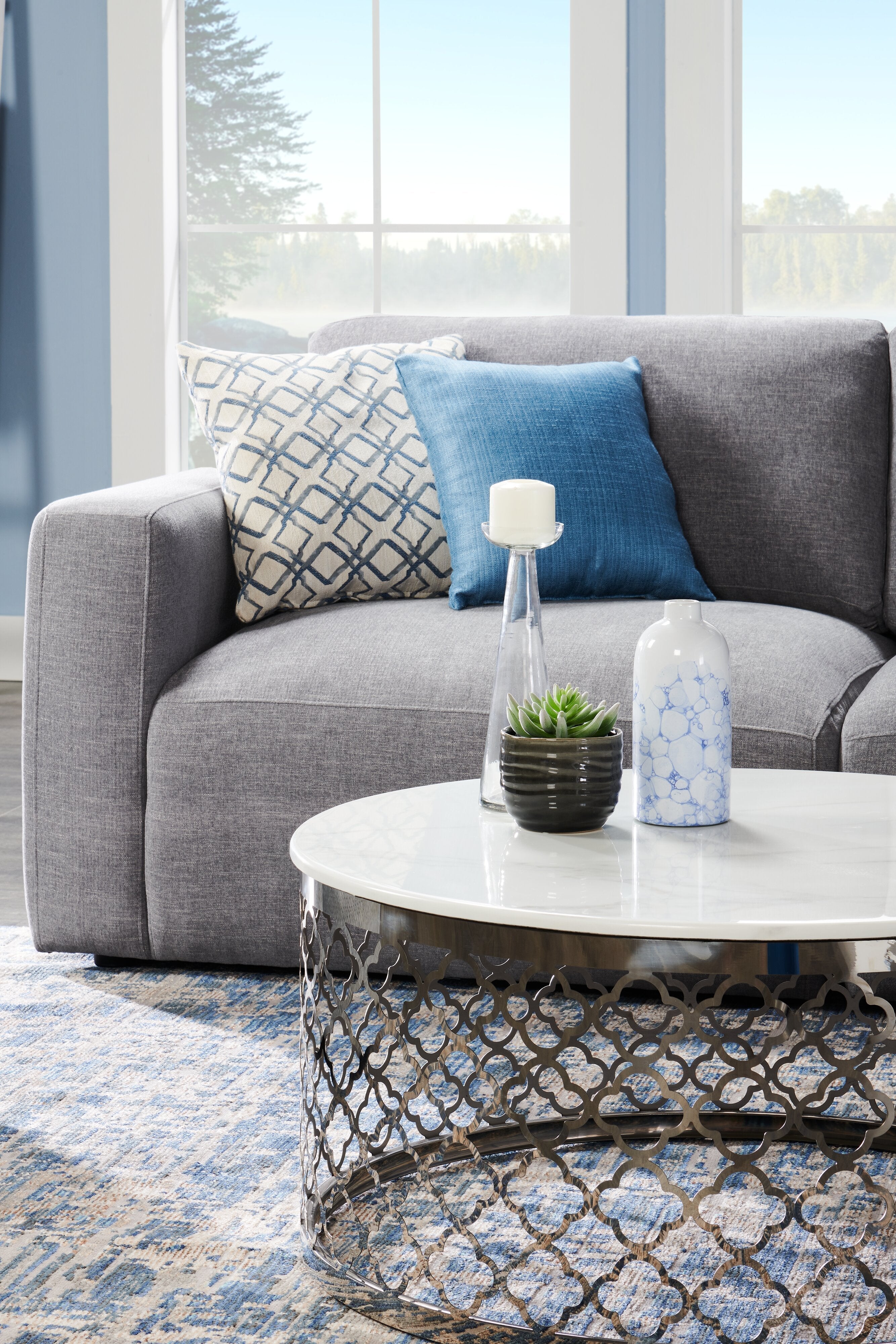Belle 36" Glam Round Sofa Table - White Marble Top with Stainless Steel Base|Table de salon ronde somptueuse Belle de 36 po - dessus en marbre blanc avec base en acier inoxydable