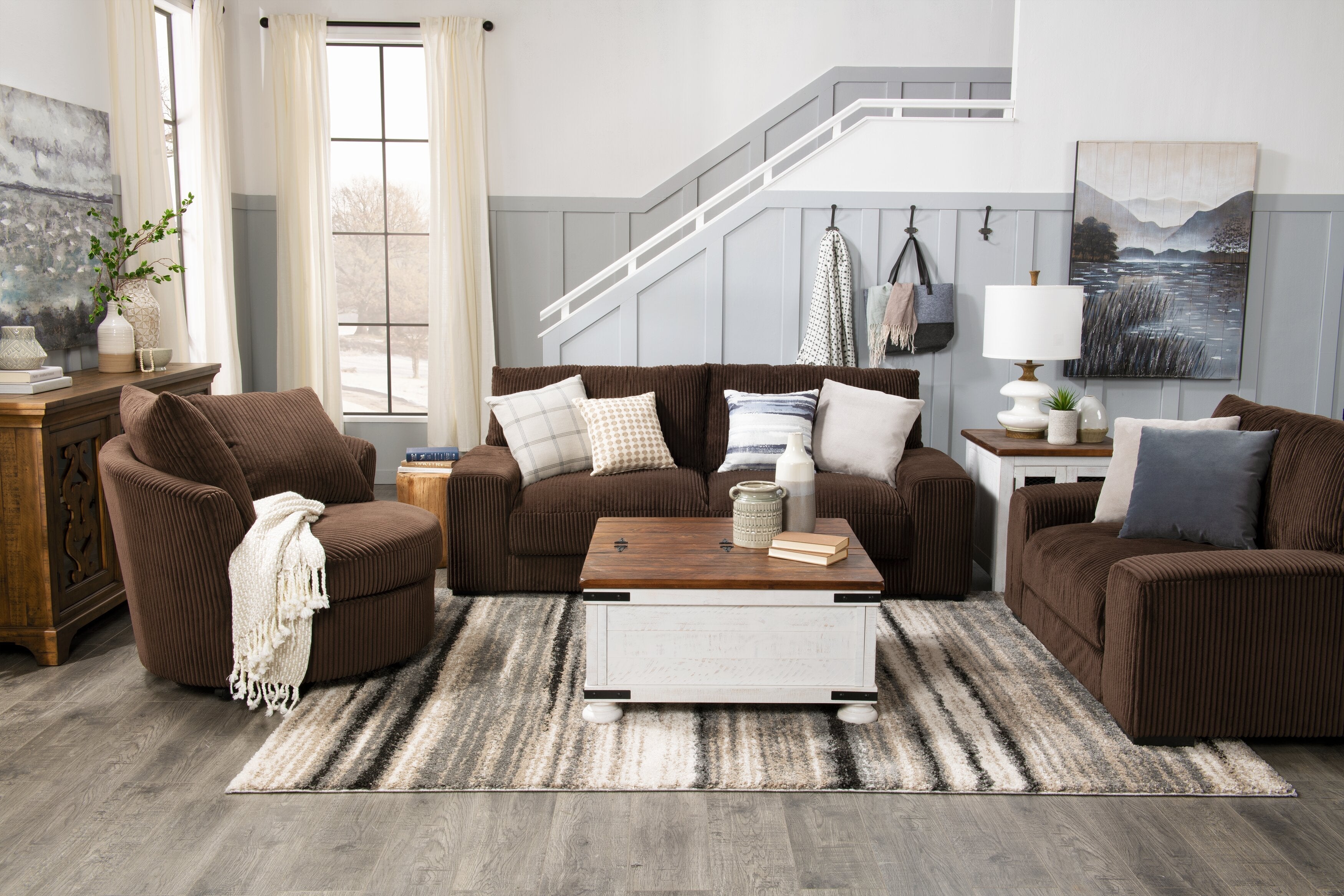 Benjy 36" Rustic Coffee Table Trunk with Storage - Two Tone Wood|Table à café coffre rustique Benjy de 36 po avec rangement - bois deux teintes