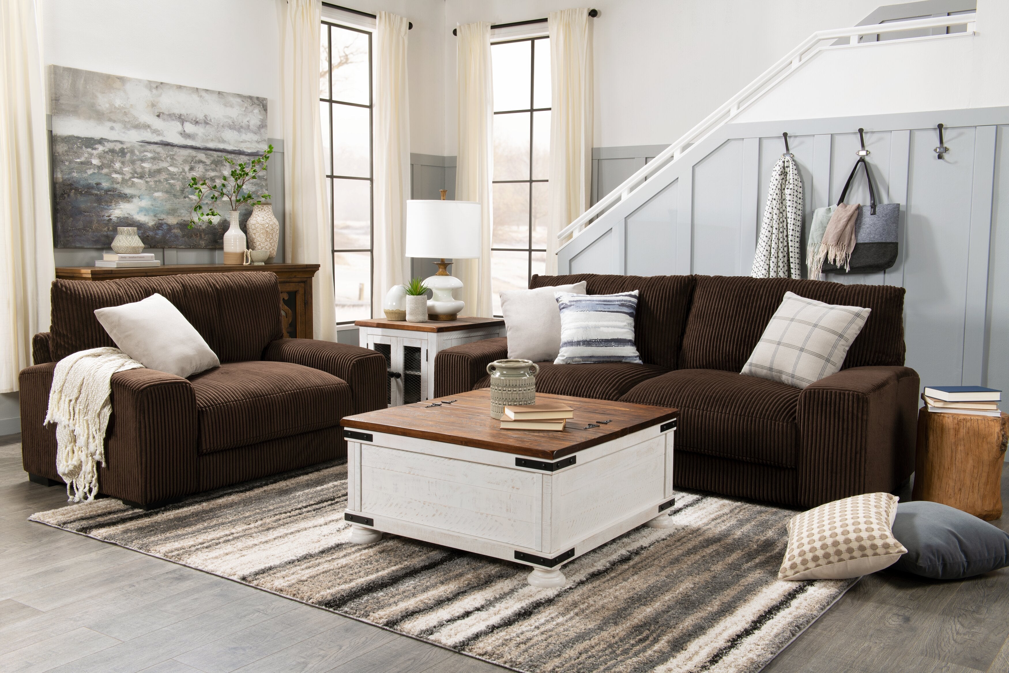 Benjy 36" Rustic Coffee Table Trunk with Storage - Two Tone Wood|Table à café coffre rustique Benjy de 36 po avec rangement - bois deux teintes