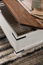 Benjy 36" Rustic Coffee Table Trunk with Storage - Two Tone Wood|Table à café coffre rustique Benjy de 36 po avec rangement - bois deux teintes