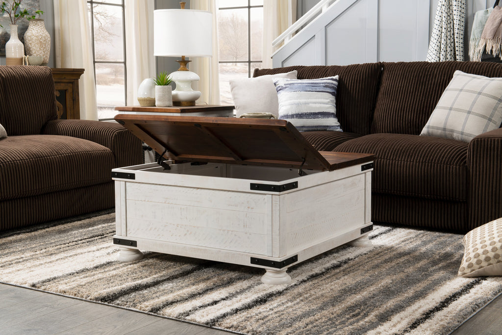 Benjy 36" Rustic Coffee Table Trunk with Storage - Two Tone Wood|Table à café coffre rustique Benjy de 36 po avec rangement - bois deux teintes