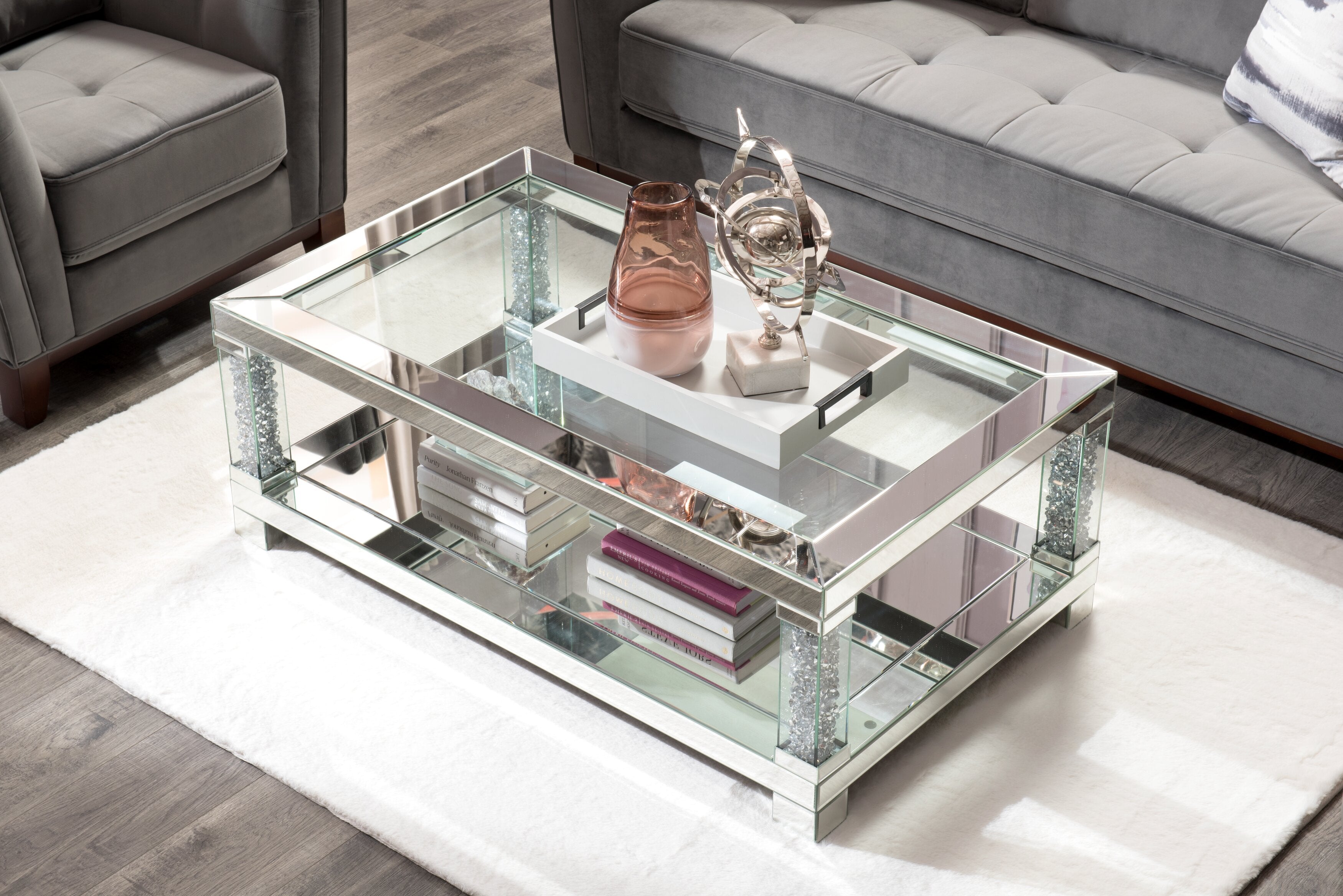 Berni 47.2" Glam Mirror & Glass Top Coffee Table with Shelf - Silver Metal with Diamond Look Legs|Table à café somptueuse Berni de 47,2 po avec dessus en miroir et en verre et tablette - métal argenté avec pattes à apparence de diamant