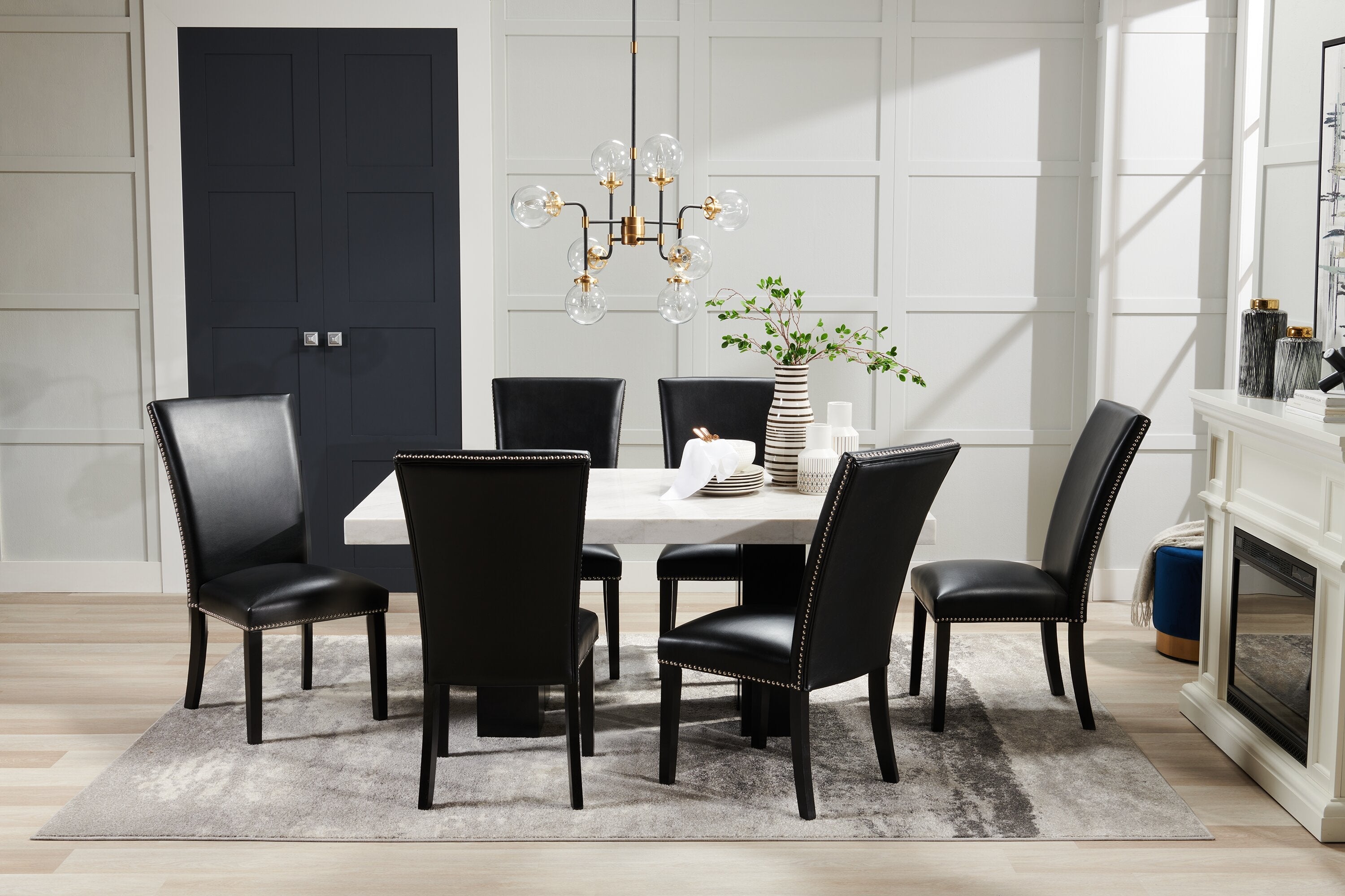 Cami Dining Chair with Vegan-Leather Fabric - Black | Chaise de salle à manger Cami en tissu en similicuir - noire