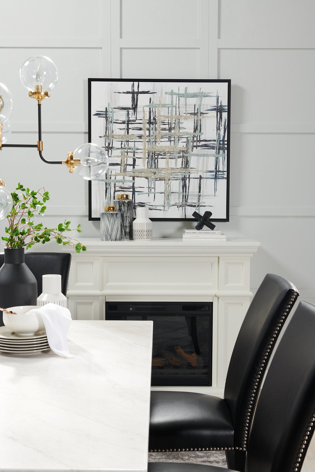 Cami Dining Chair with Vegan-Leather Fabric - Black | Chaise de salle à manger Cami en tissu en similicuir - noire