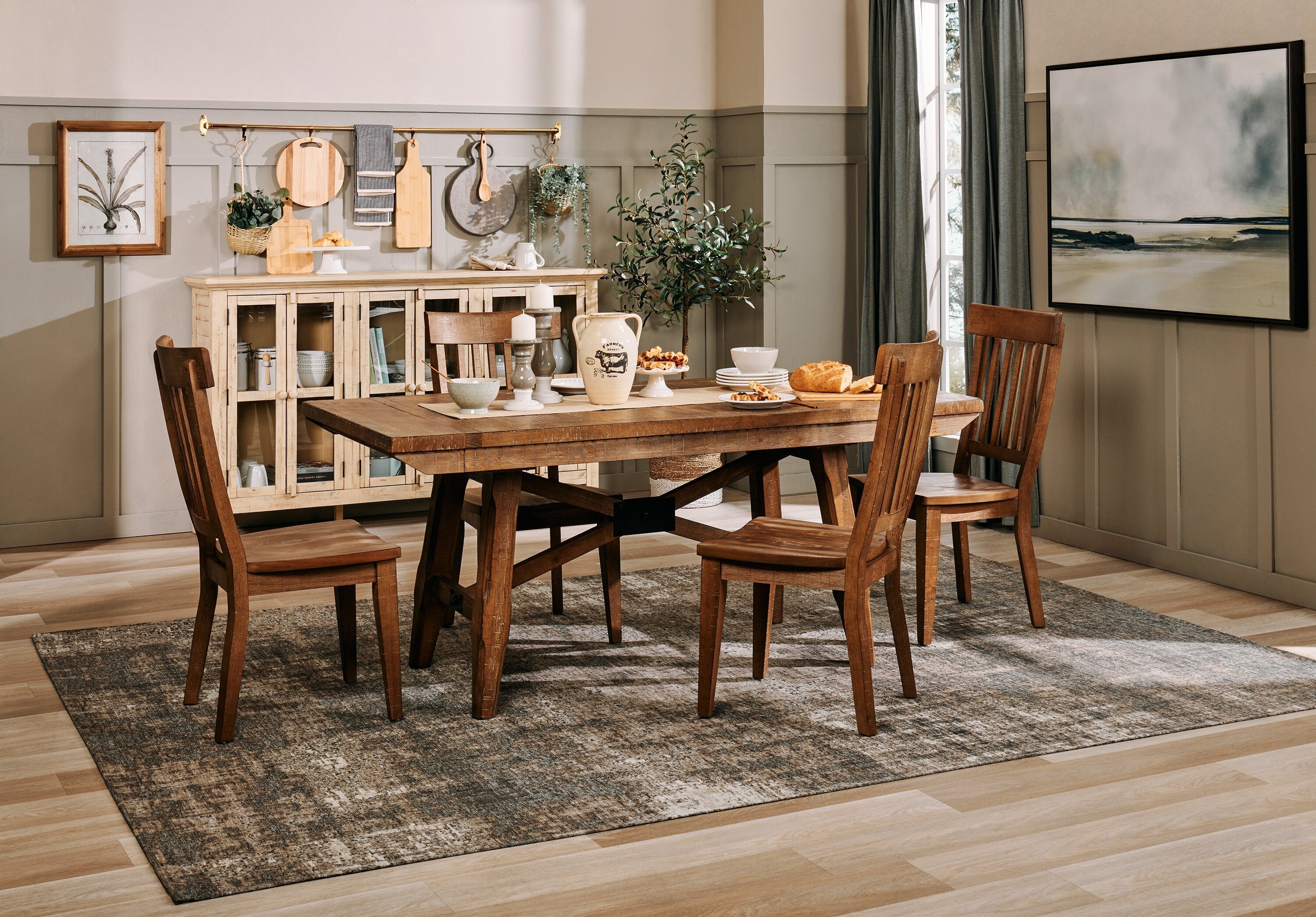 Cedar Dining Chair, Pine Wood, Slat Back - Brown | Chaise de salle à manger Cedar en pin avec dossier à lattes - brune