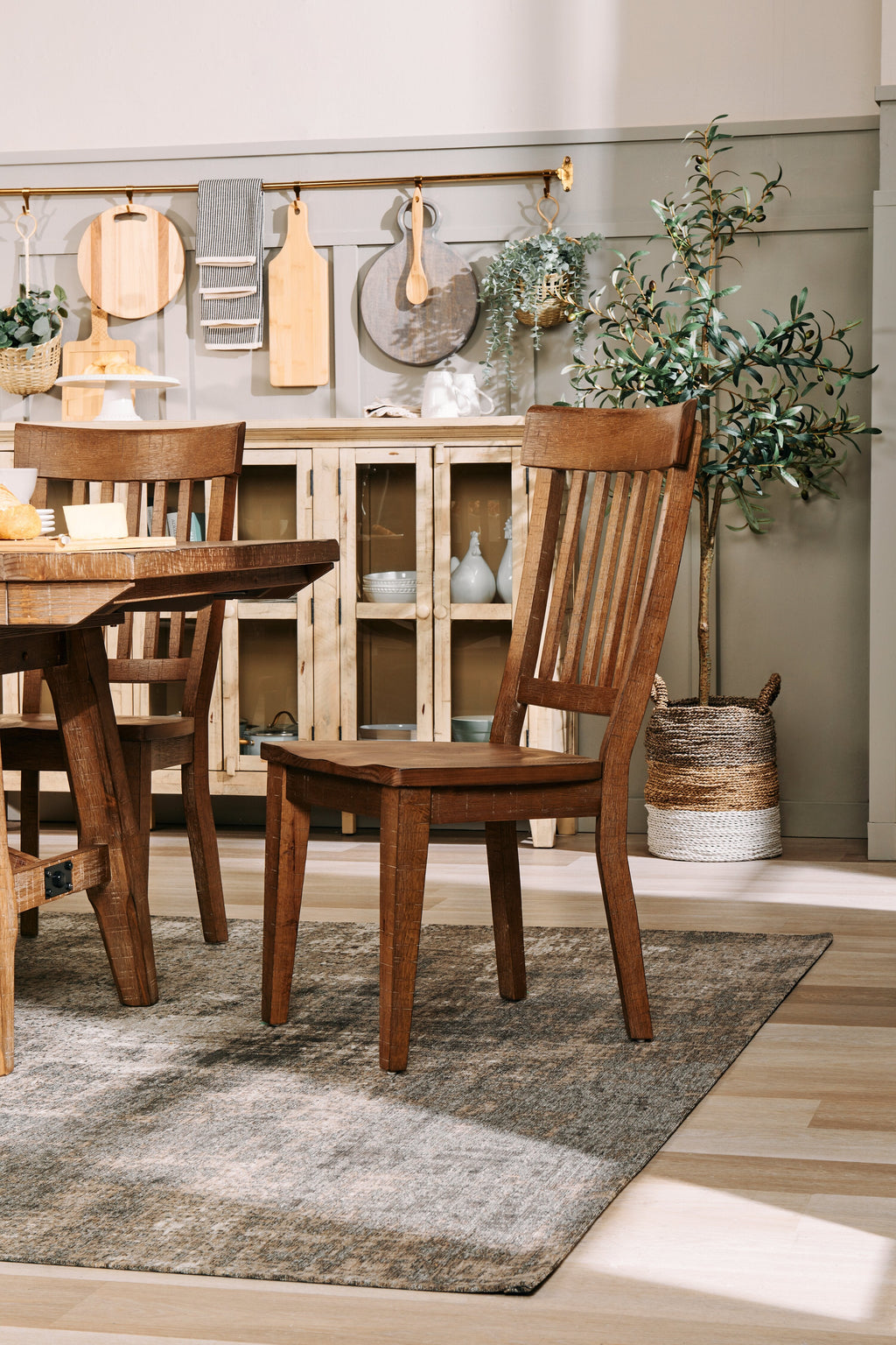 Cedar Dining Chair, Pine Wood, Slat Back - Brown | Chaise de salle à manger Cedar en pin avec dossier à lattes - brune