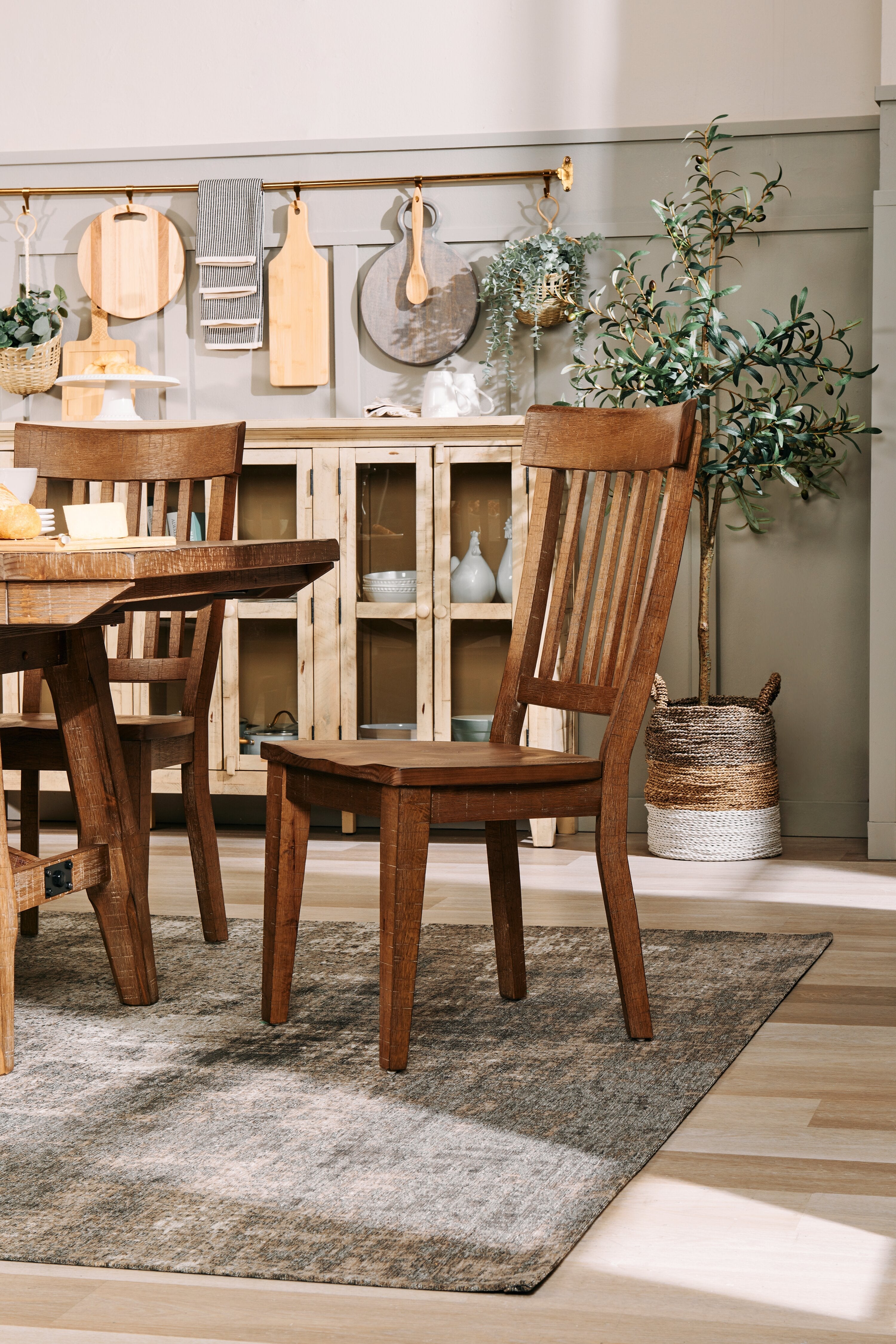 Cedar Dining Chair, Pine Wood, Slat Back - Brown | Chaise de salle à manger Cedar en pin avec dossier à lattes - brune