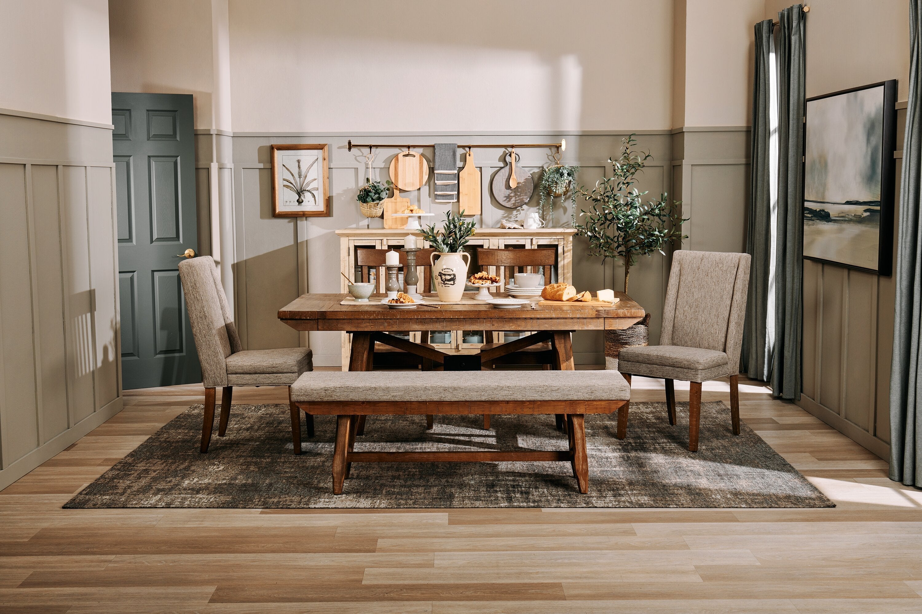 Cedar Dining Chair with Polyester Fabric, Pine Wood - Beige | Chaise de salle à manger Cedar en tissu de polyester et en pin - beige