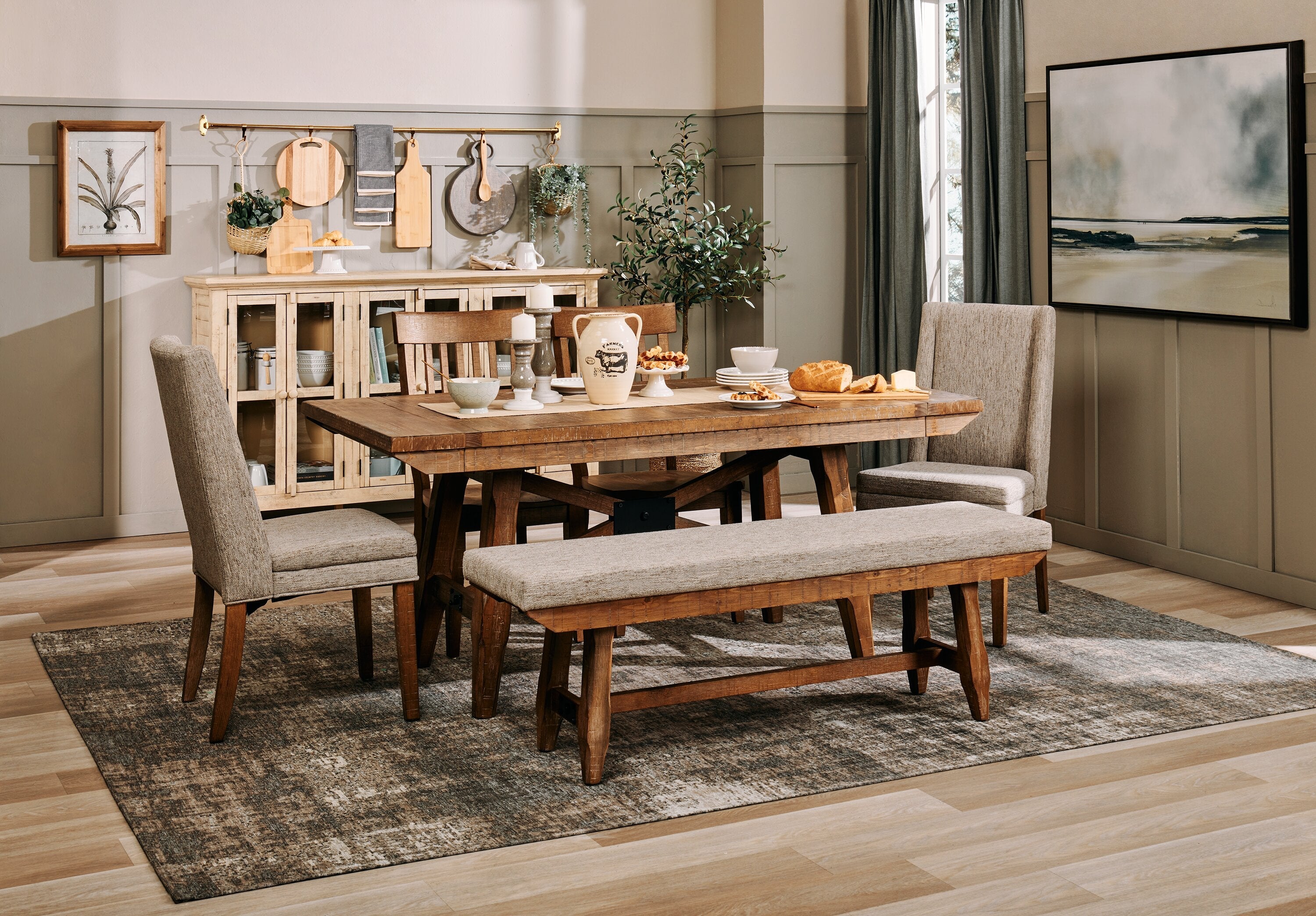 Cedar Dining Chair with Polyester Fabric, Pine Wood - Beige | Chaise de salle à manger Cedar en tissu de polyester et en pin - beige