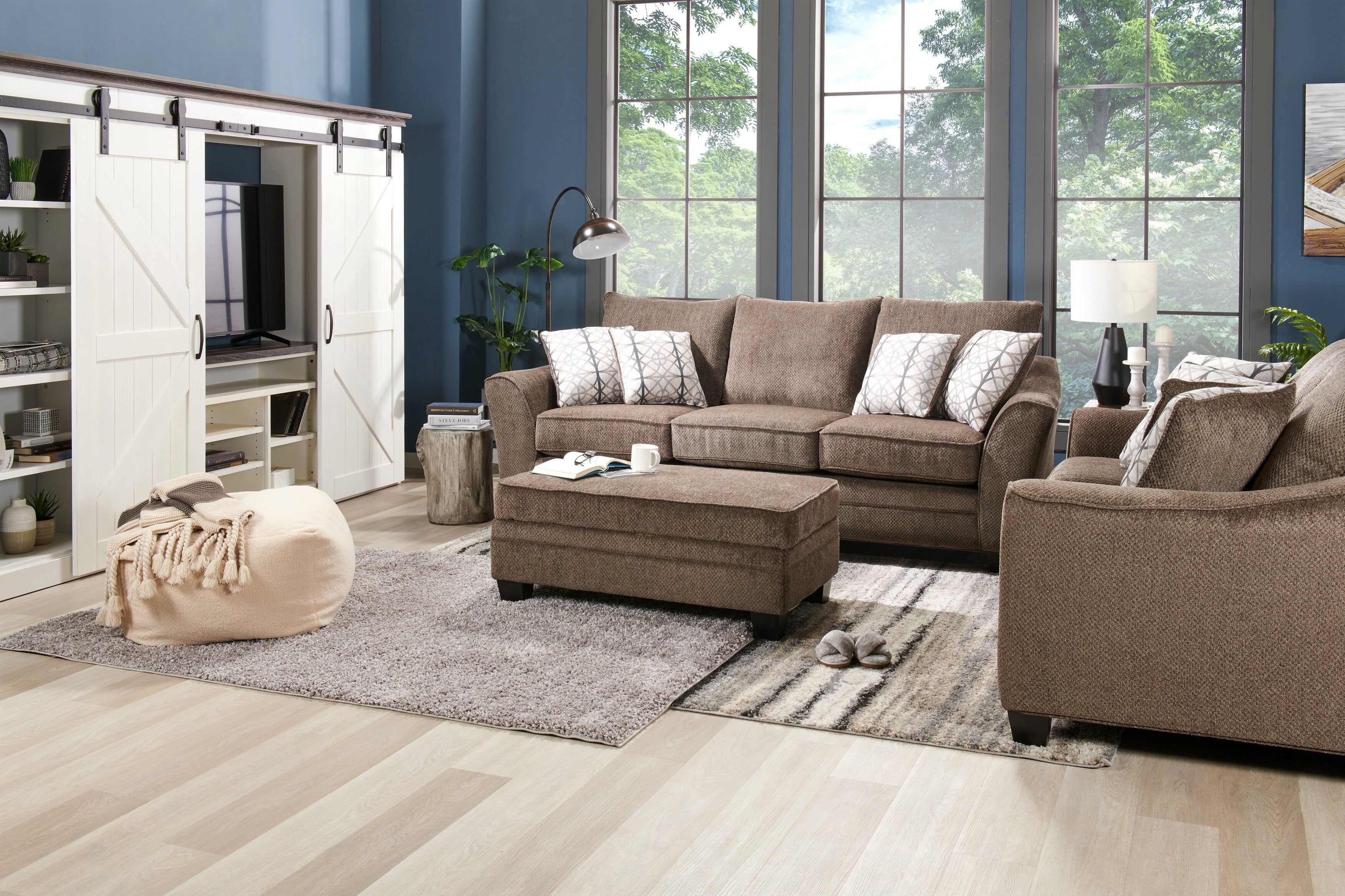 Made in Canada Febe 100" Chenille Fabric Sofa with Flared Arms and Accent Pillows - Brown | Sofa Febe de 100 po fabriqué au Canada en tissu de chenille avec accoudoirs évasés et coussins décoratifs - brun