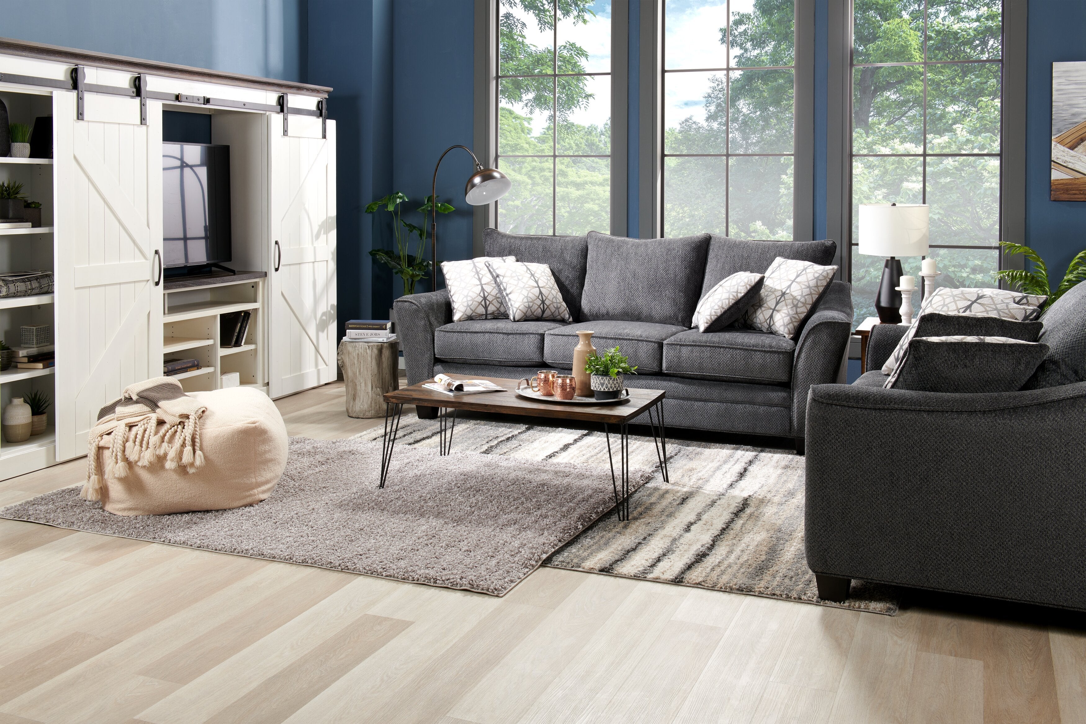 Made in Canada Febe 100" Chenille Fabric Sofa with Flared Arms and Accent Pillows - Charcoal Grey | Sofa Febe de 100 po fabriqué au Canada en tissu de chenille avec accoudoirs évasés et coussins décoratifs - gris anthracite