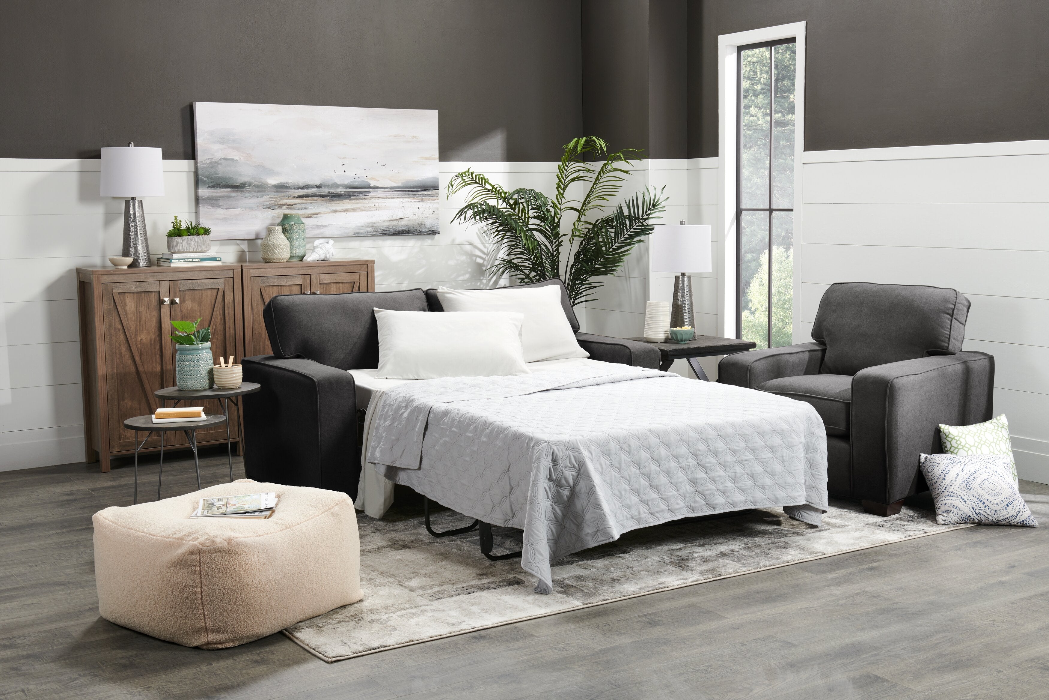 Made in Canada Fiona 58" Chenille Fabric Twin-Size Sofa Bed with Track Arms - Grey | Sofa-lit simple Fiona de 58 po fabriqué au Canada en tissu de chenille avec accoudoirs rectilignes - gris
