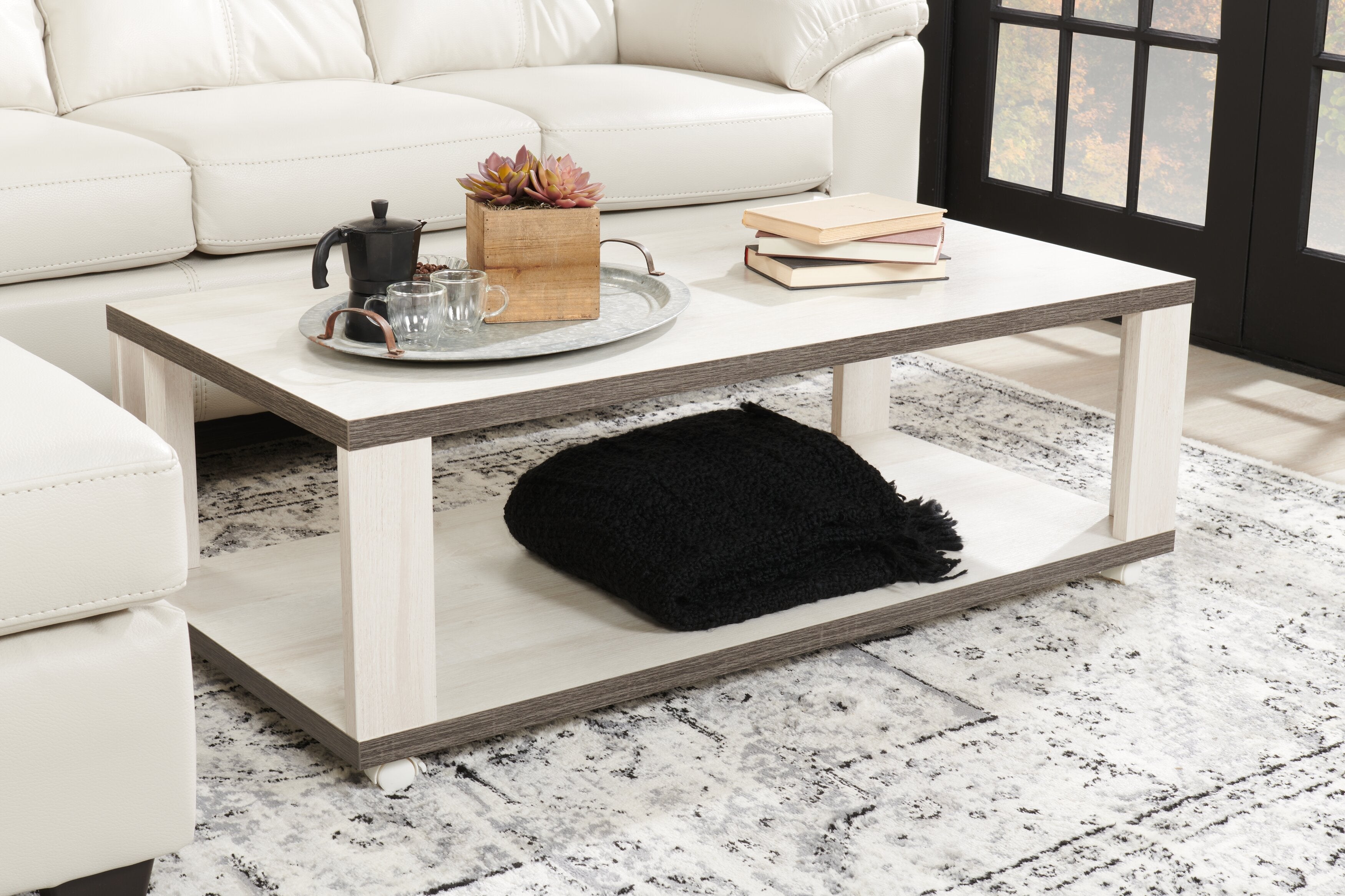 Flynn 47.25" Modern Coffee Table with Shelf and Casters - White and Grey |Table à café moderne Flynn de 47,25 po avec tablette et roulettes - blanche et grise