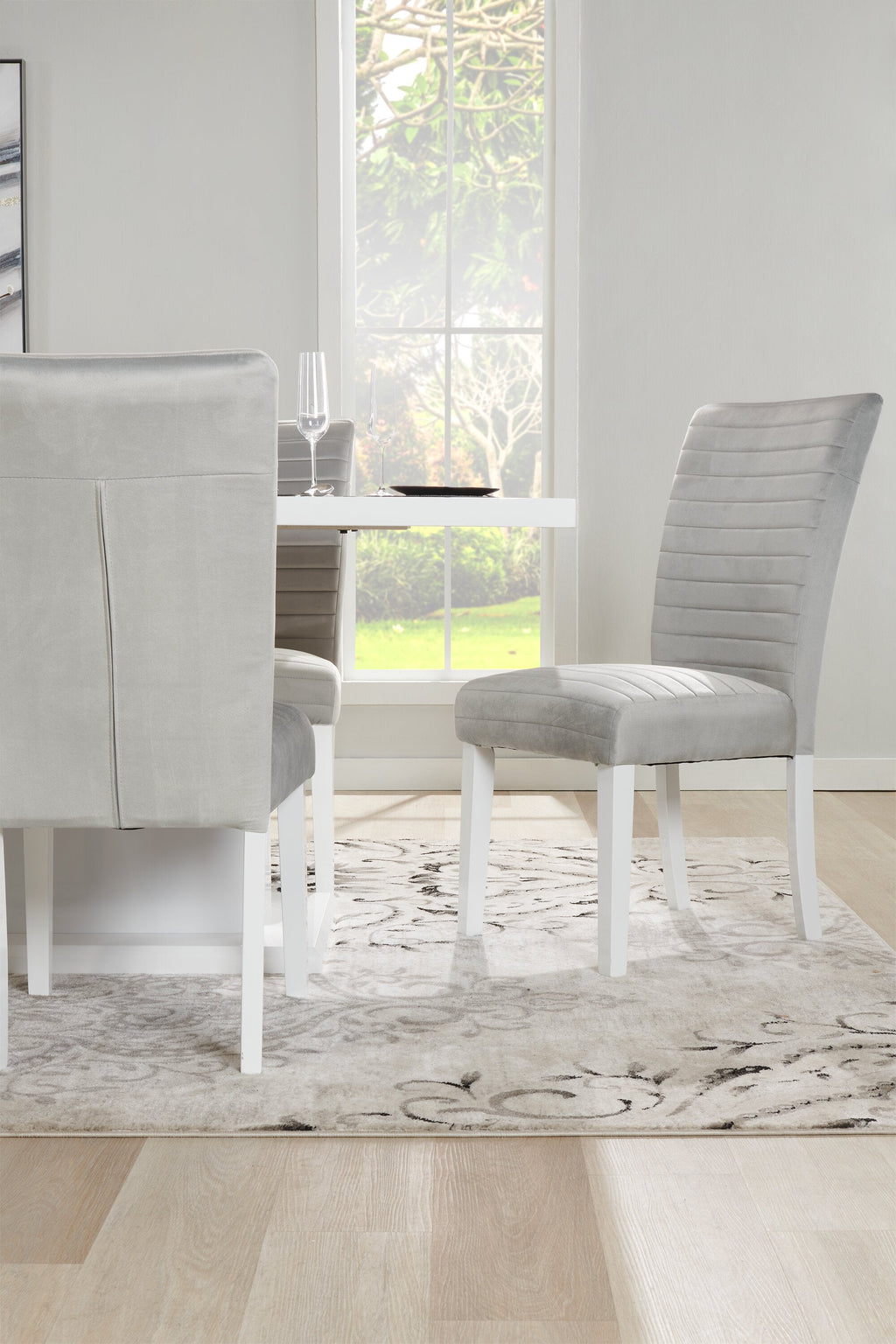 Garbo Dining Chair with Velvet Fabric, Wood - Grey | Chaise de salle à manger Garbo en tissu de velours et en bois - grise