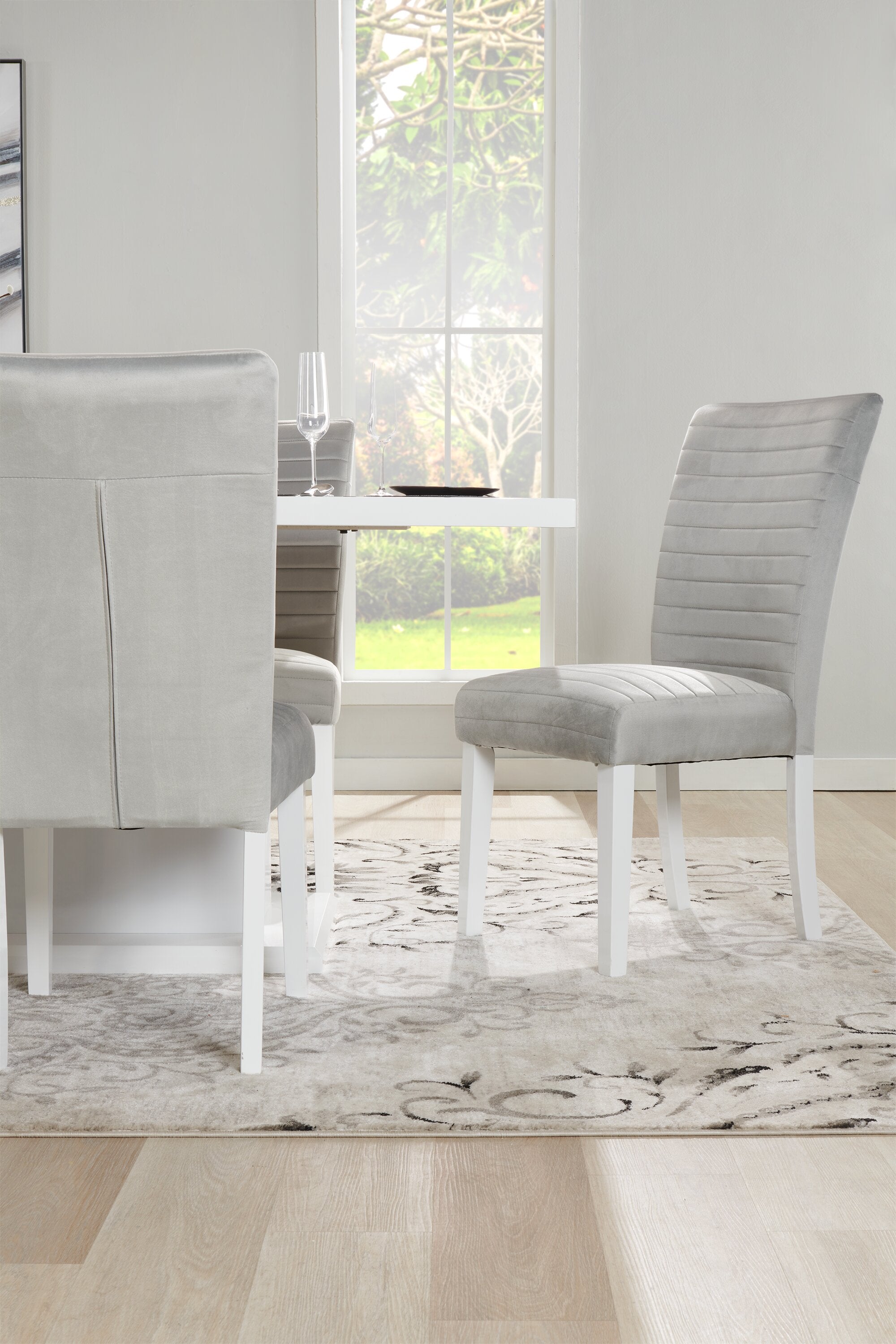 Garbo Dining Chair with Velvet Fabric, Wood - Grey | Chaise de salle à manger Garbo en tissu de velours et en bois - grise
