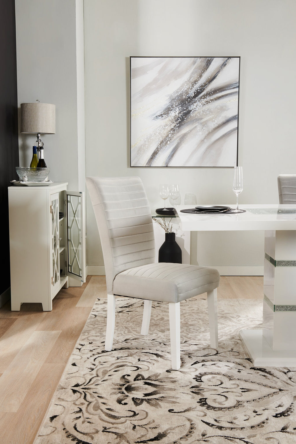 Garbo Dining Chair with Velvet Fabric, Wood - Grey | Chaise de salle à manger Garbo en tissu de velours et en bois - grise