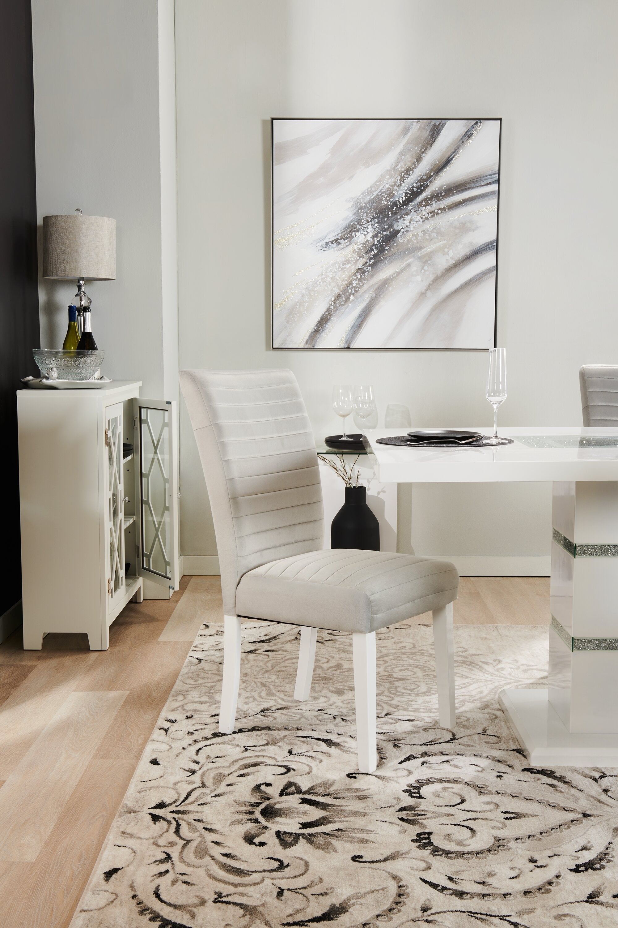Garbo Dining Chair with Velvet Fabric, Wood - Grey | Chaise de salle à manger Garbo en tissu de velours et en bois - grise