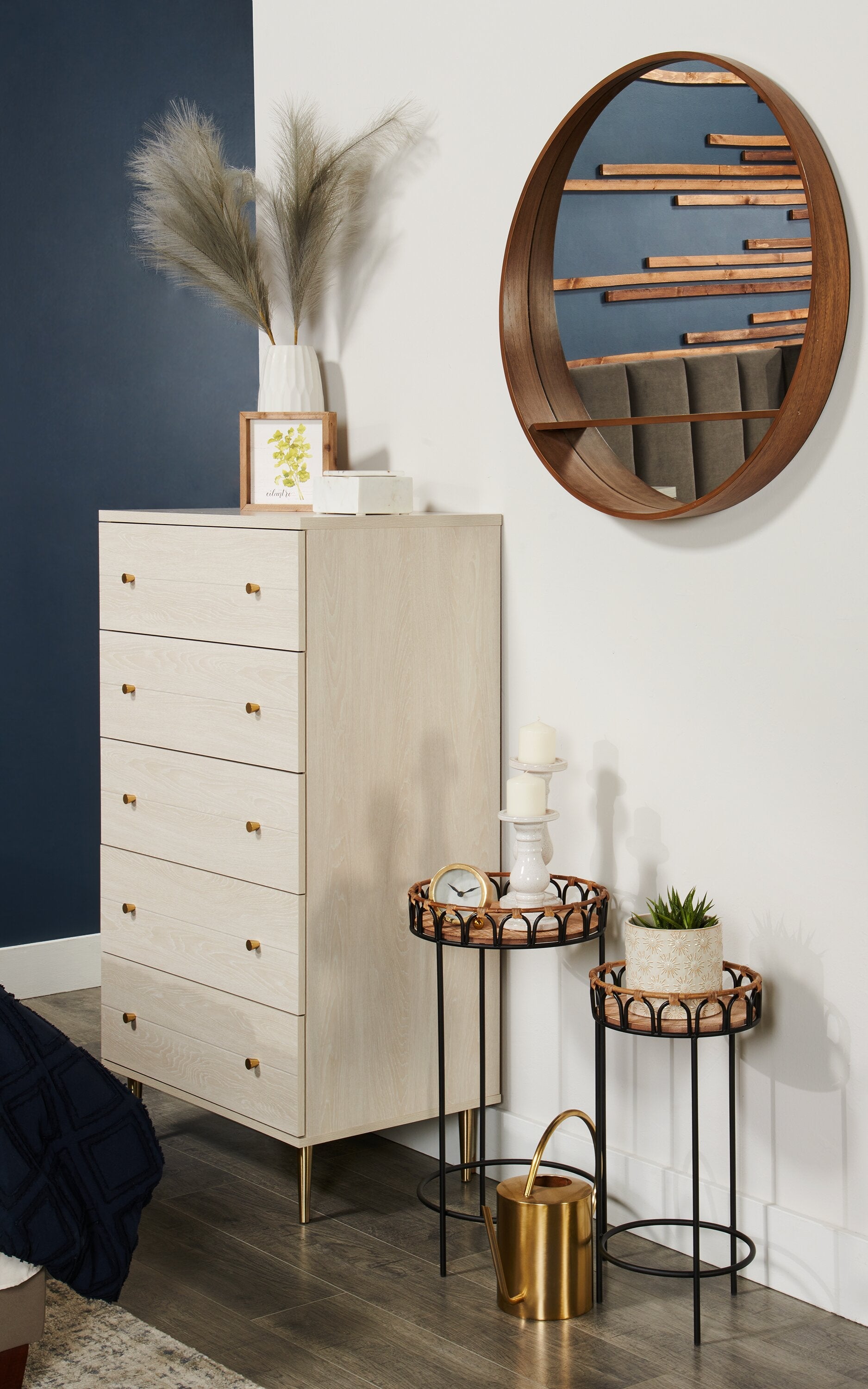 Lake Bedroom Chest of Drawers, 5-Drawer, 29"W x 52"H, Made in Canada, Glam - White | Commode verticale somptueuse Lake de 29 po (L) x 52 po (H) à 5 tiroirs pour la chambre à coucher, fabriquée au Canada - blanche