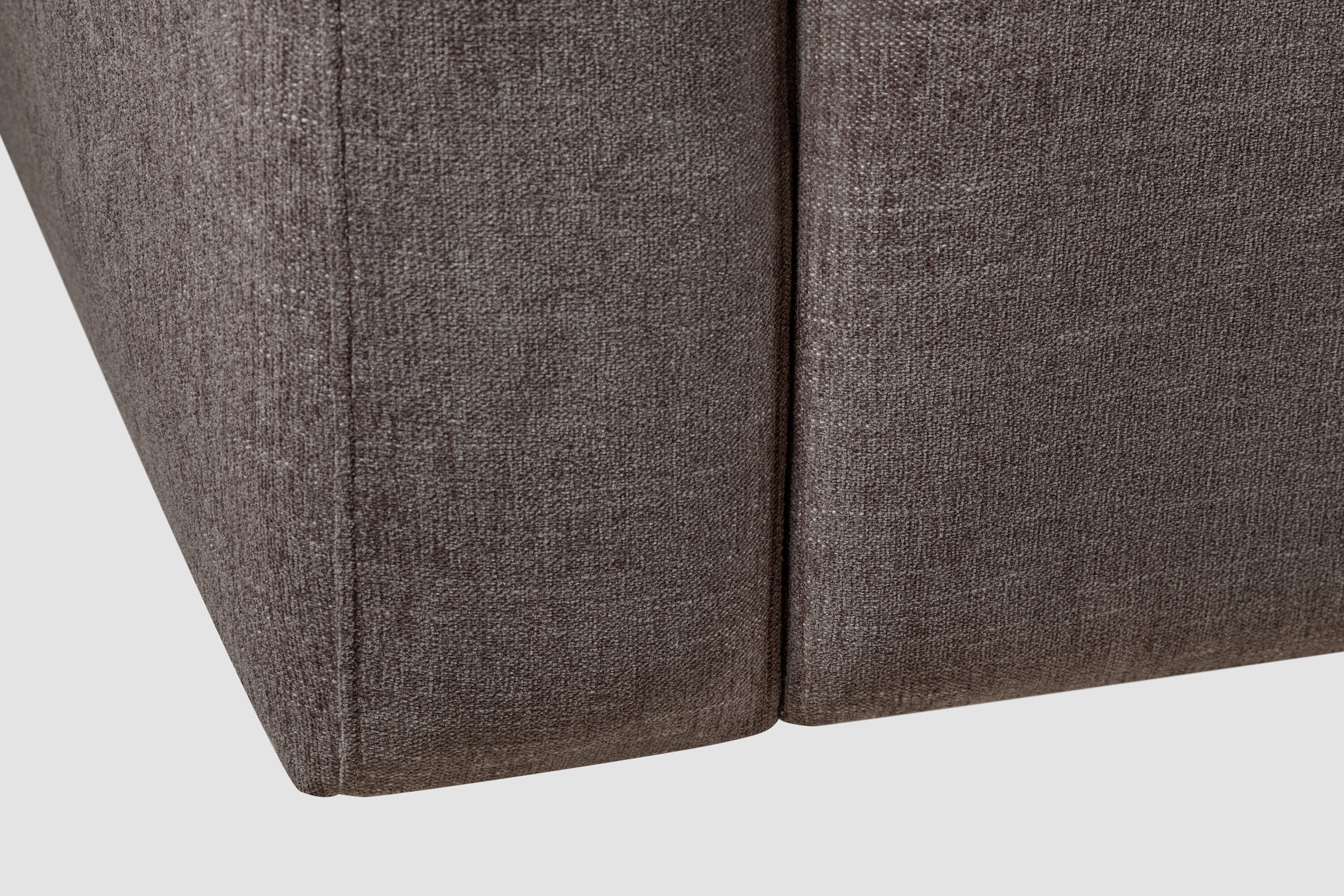 Kort & Co. Lotus 89" Chenille Fabric Sofa with Feather Down Cushions - Coffee Brown | Sofa Lotus de Kort & Co. de 89 po en tissu de chenille avec coussins en duvet et plumes - brun café