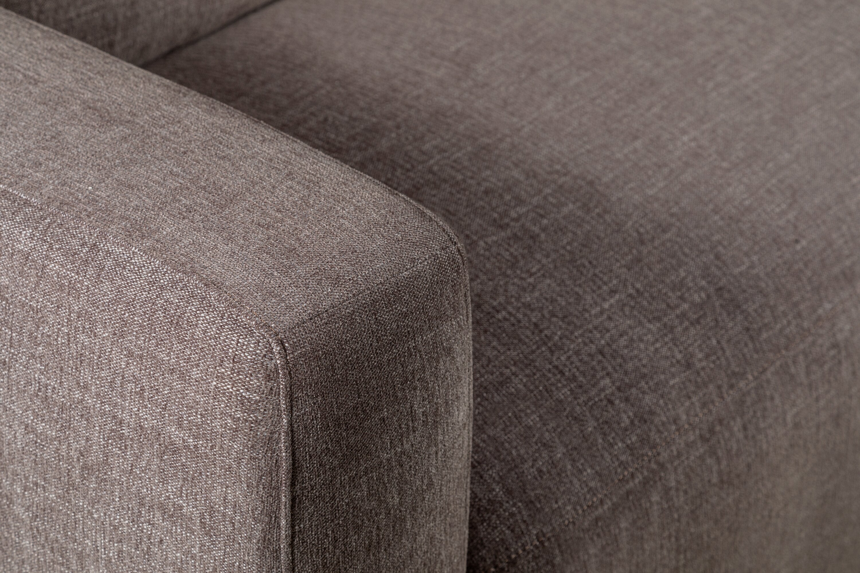 Kort & Co. Lotus 89" Chenille Fabric Sofa with Feather Down Cushions - Coffee Brown | Sofa Lotus de Kort & Co. de 89 po en tissu de chenille avec coussins en duvet et plumes - brun café