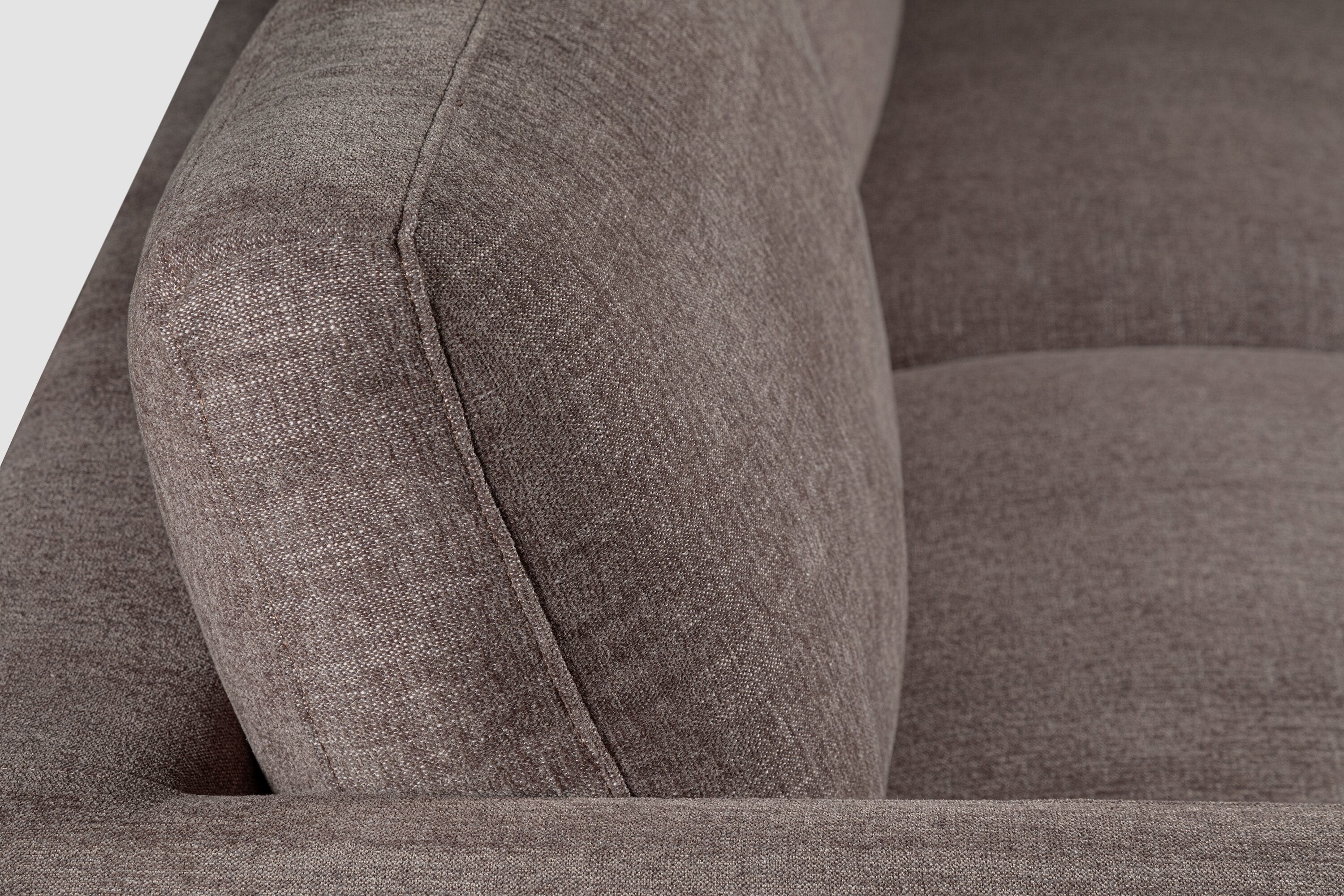 Kort & Co. Lotus 89" Chenille Fabric Sofa with Feather Down Cushions - Coffee Brown | Sofa Lotus de Kort & Co. de 89 po en tissu de chenille avec coussins en duvet et plumes - brun café