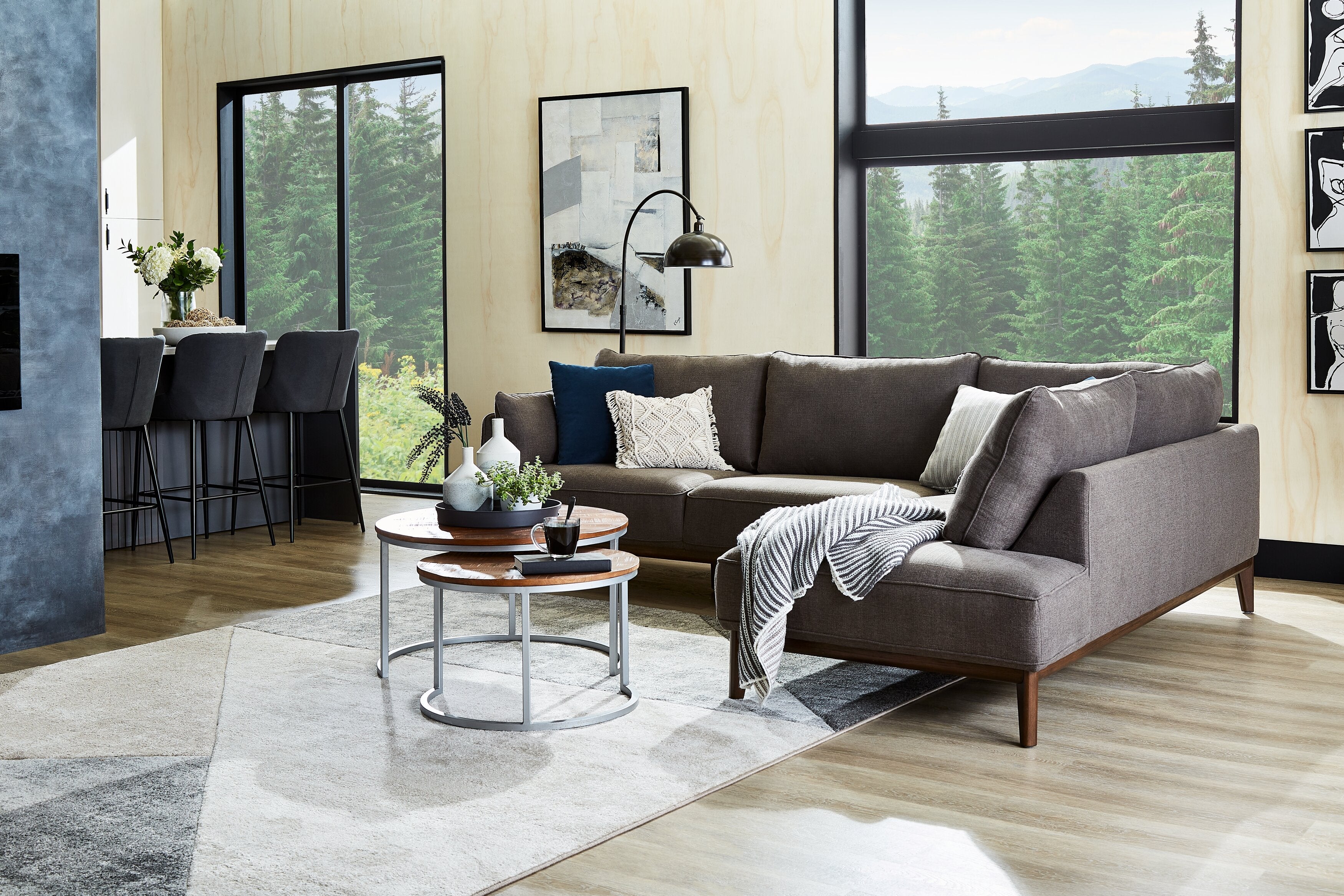Veranasi 30" Rustic Round Nesting Coffee Tables - Washed Light Brown Wood Top and Iron Legs|Tables à café gigognes rondes rustiques Veranasi de 30 po - dessus en bois brun clair délavé et pattes en fer