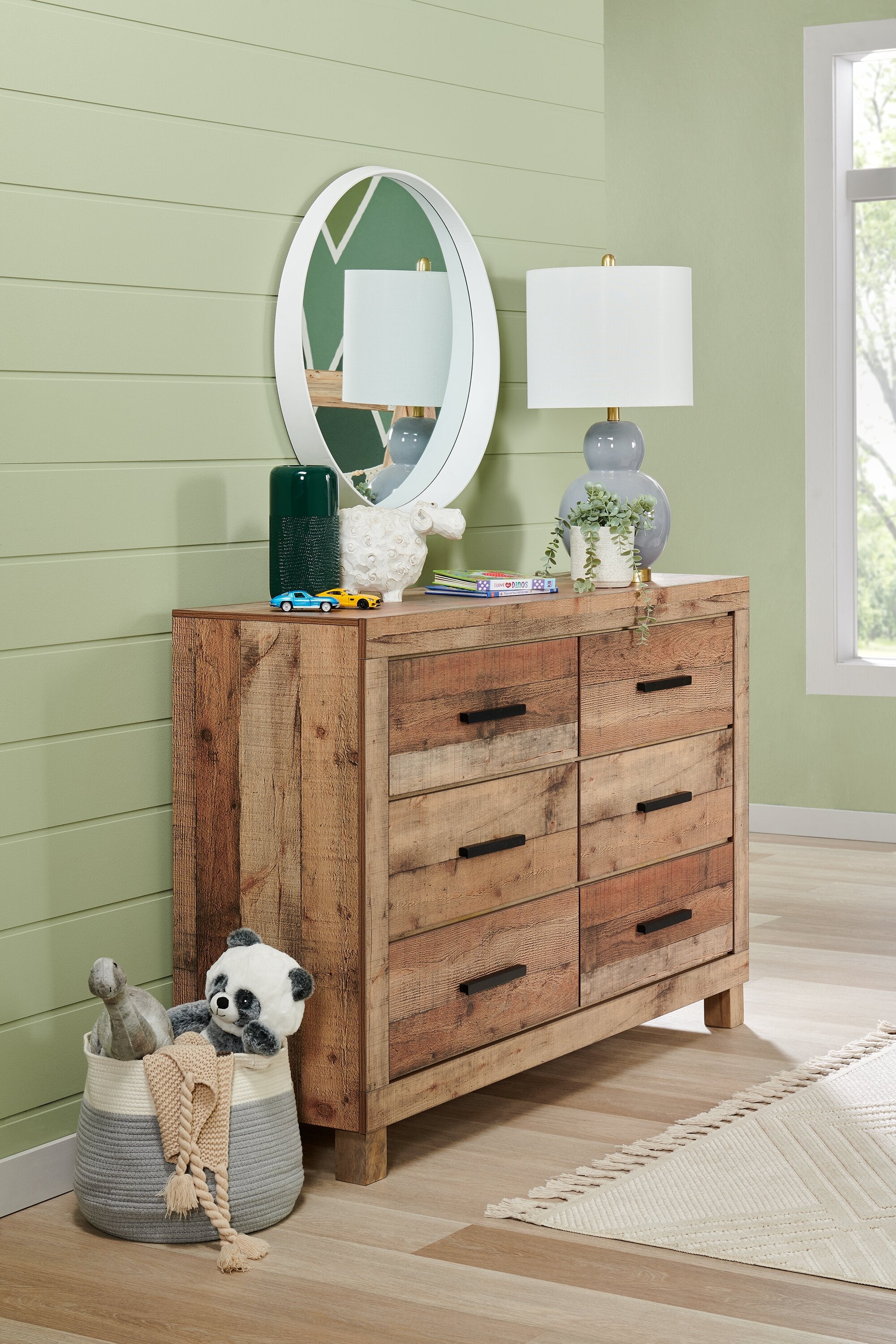 Mojave Bedroom 6-Drawer Dresser, 57.4"W x 37.8"H, Rustic - Natural Brown | Commode rustique Mojave de 57,4 po (L) x 37,8 po (H) à 6 tiroirs pour la chambre à coucher - brun naturel