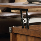 Carson 43.15" Rustic Lift Top Coffee Table with Storage and Shelf - Cherry Wood with Metal Hardware|Table à café rustique Carson de 43,15 po avec dessus relevable, rangement et tablette - bois cerisier avec quincaillerie en métal