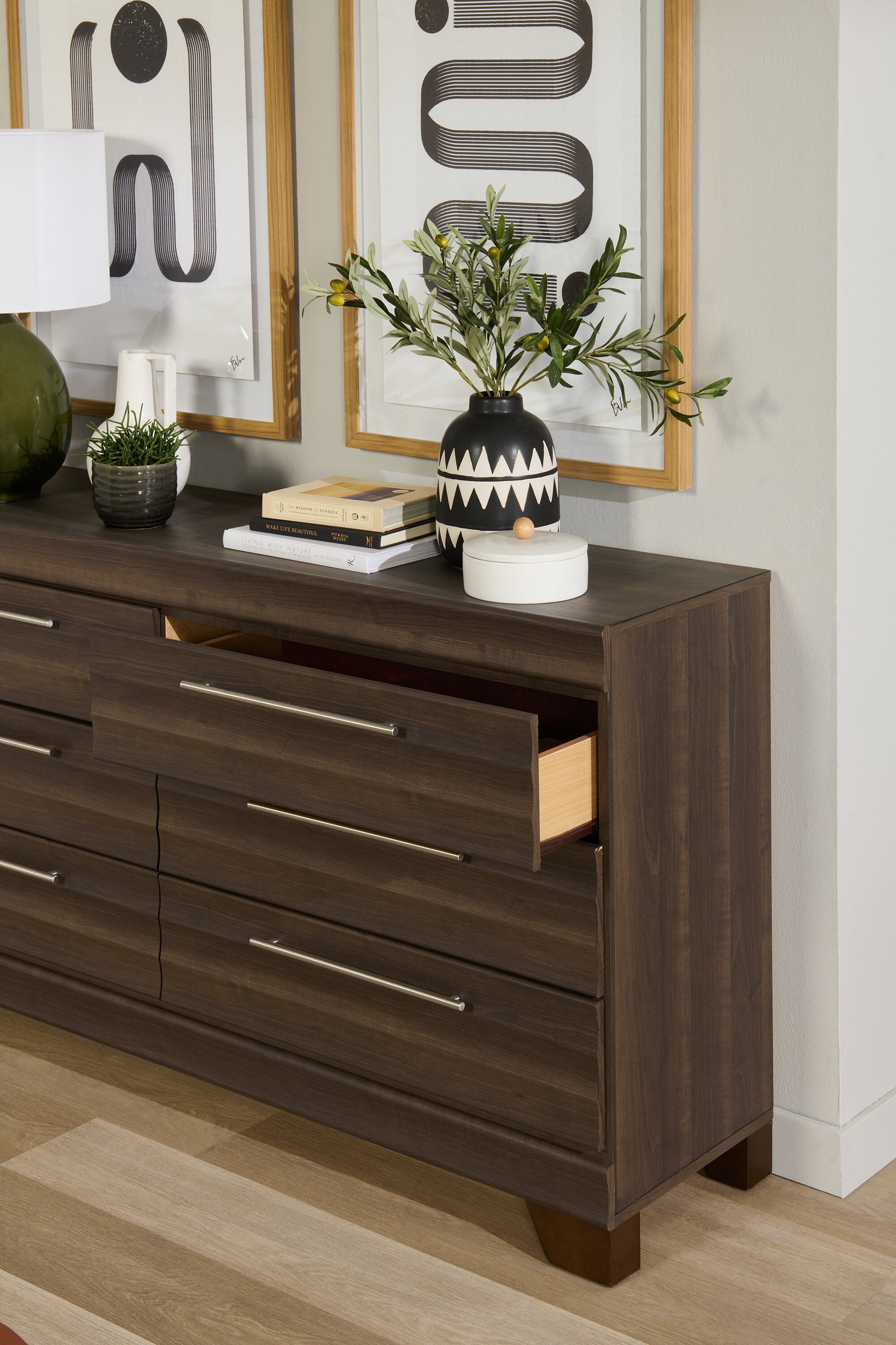 Olivia Bedroom 6-Drawer Dresser, 61.3"W x 32.8"H, Made in Canada - Grey | Commode Olivia de 61,3 po (L) x 32,8 po (H) à 6 tiroirs pour la chambre à coucher, fabriquée au Canada - grise