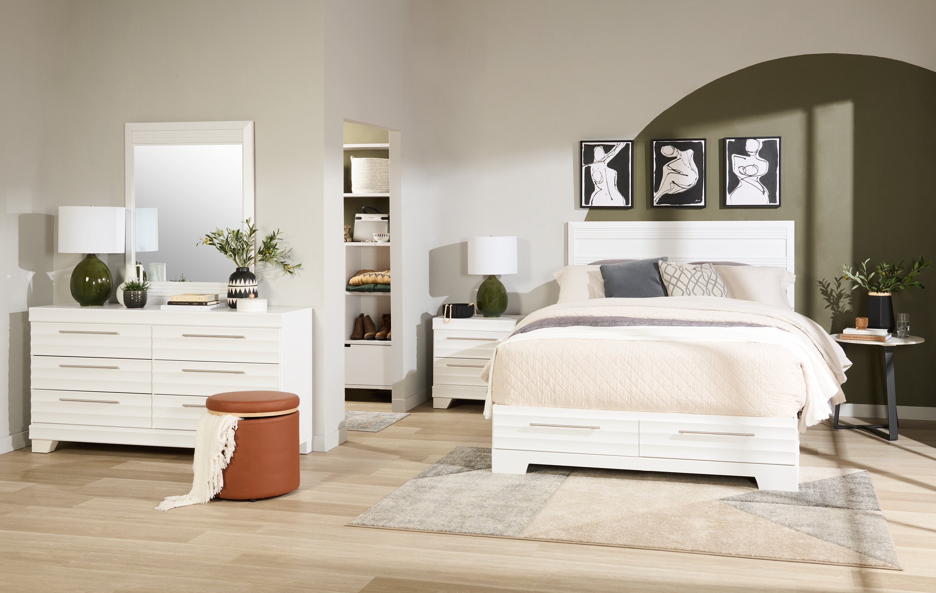 Olivia Bedroom 6-Drawer Dresser, 61.3"W x 32.8"H, Made in Canada - White | Commode Olivia de 61,3 po (L) x 32,8 po (H) à 6 tiroirs pour la chambre à coucher, fabriquée au Canada - blanche