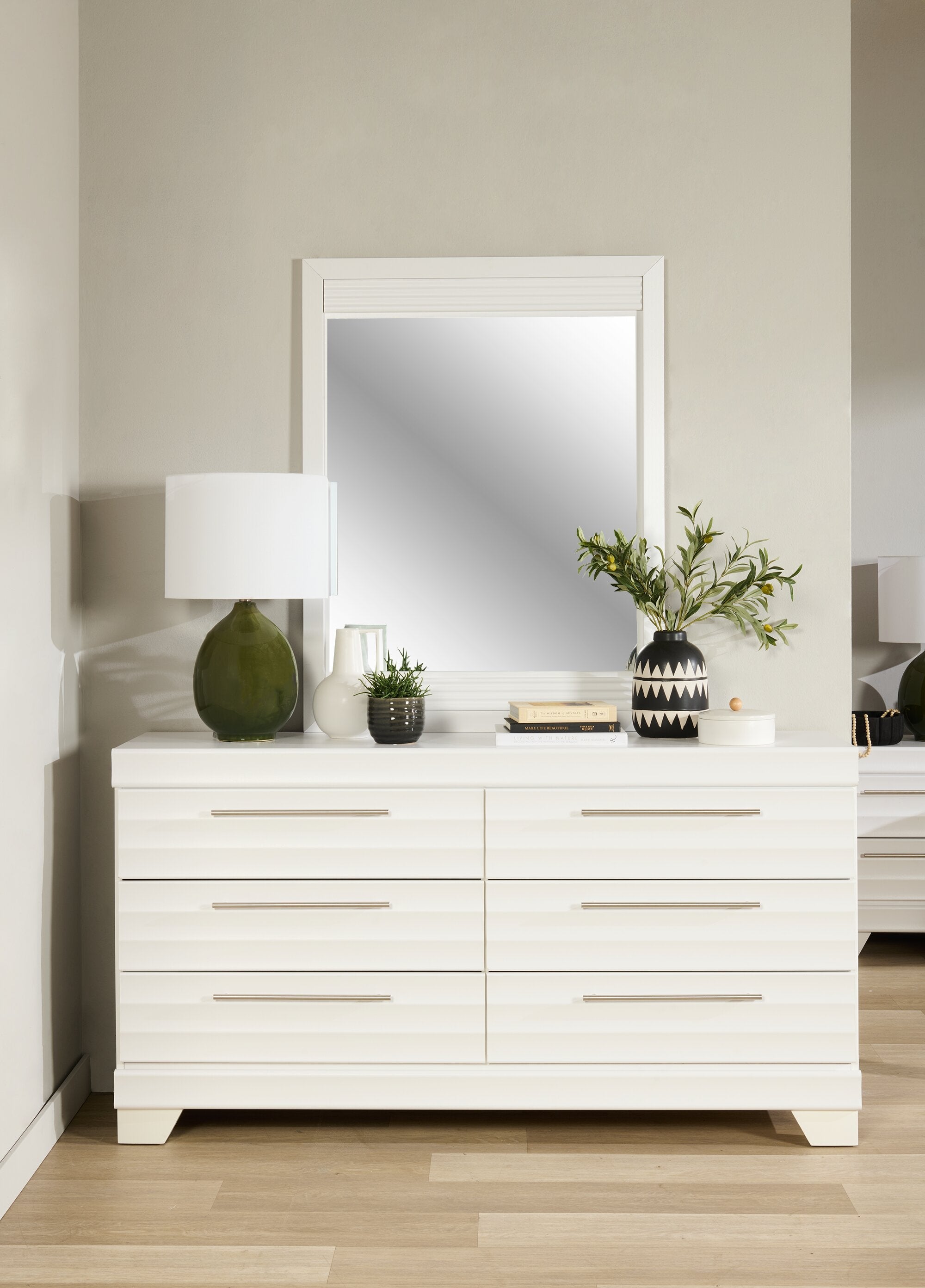 Olivia Bedroom 6-Drawer Dresser, 61.3"W x 32.8"H, Made in Canada - White | Commode Olivia de 61,3 po (L) x 32,8 po (H) à 6 tiroirs pour la chambre à coucher, fabriquée au Canada - blanche
