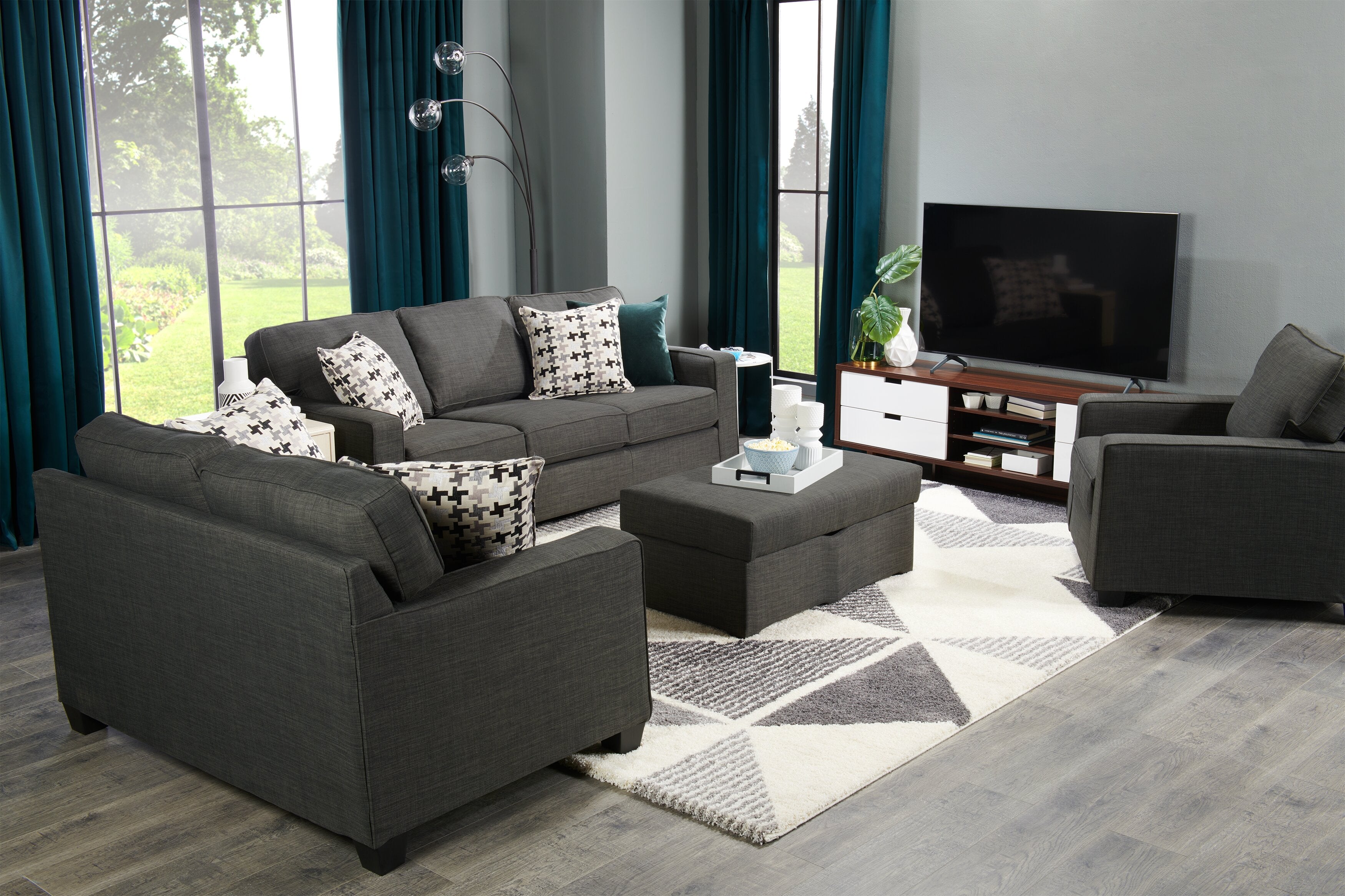 Made in Canada Sawyer 83" Linen-Look Fabric Sofa with Reversible Cushions and Accent Pillows - Charcoal Grey | Sofa Sawyer de 83 po fabriqué au Canada en tissu d’apparence lin avec coussins réversibles et coussins décoratifs - gris anthracite
