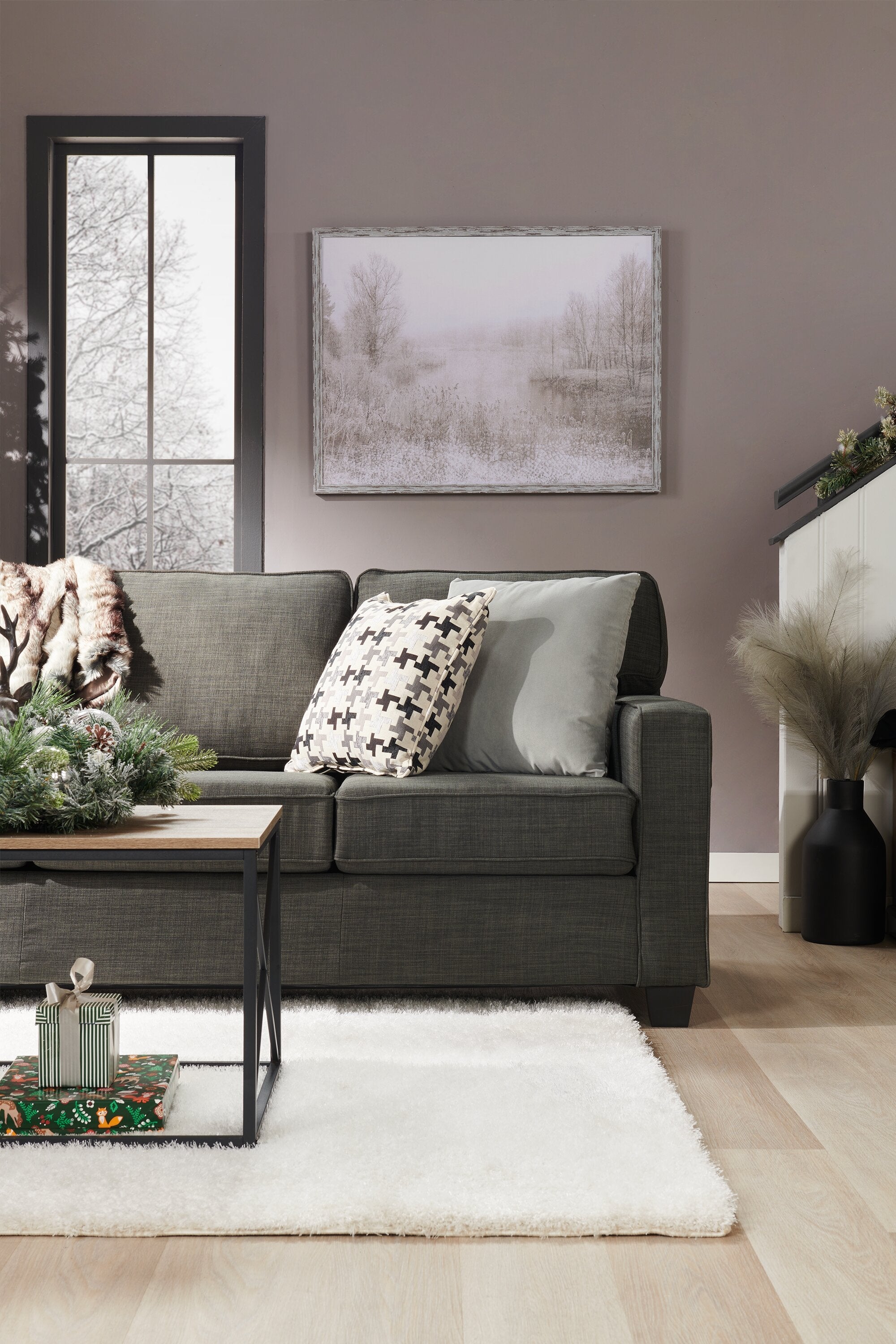 Made in Canada Sawyer 83" Linen-Look Fabric Sofa with Reversible Cushions and Accent Pillows - Charcoal Grey | Sofa Sawyer de 83 po fabriqué au Canada en tissu d’apparence lin avec coussins réversibles et coussins décoratifs - gris anthracite