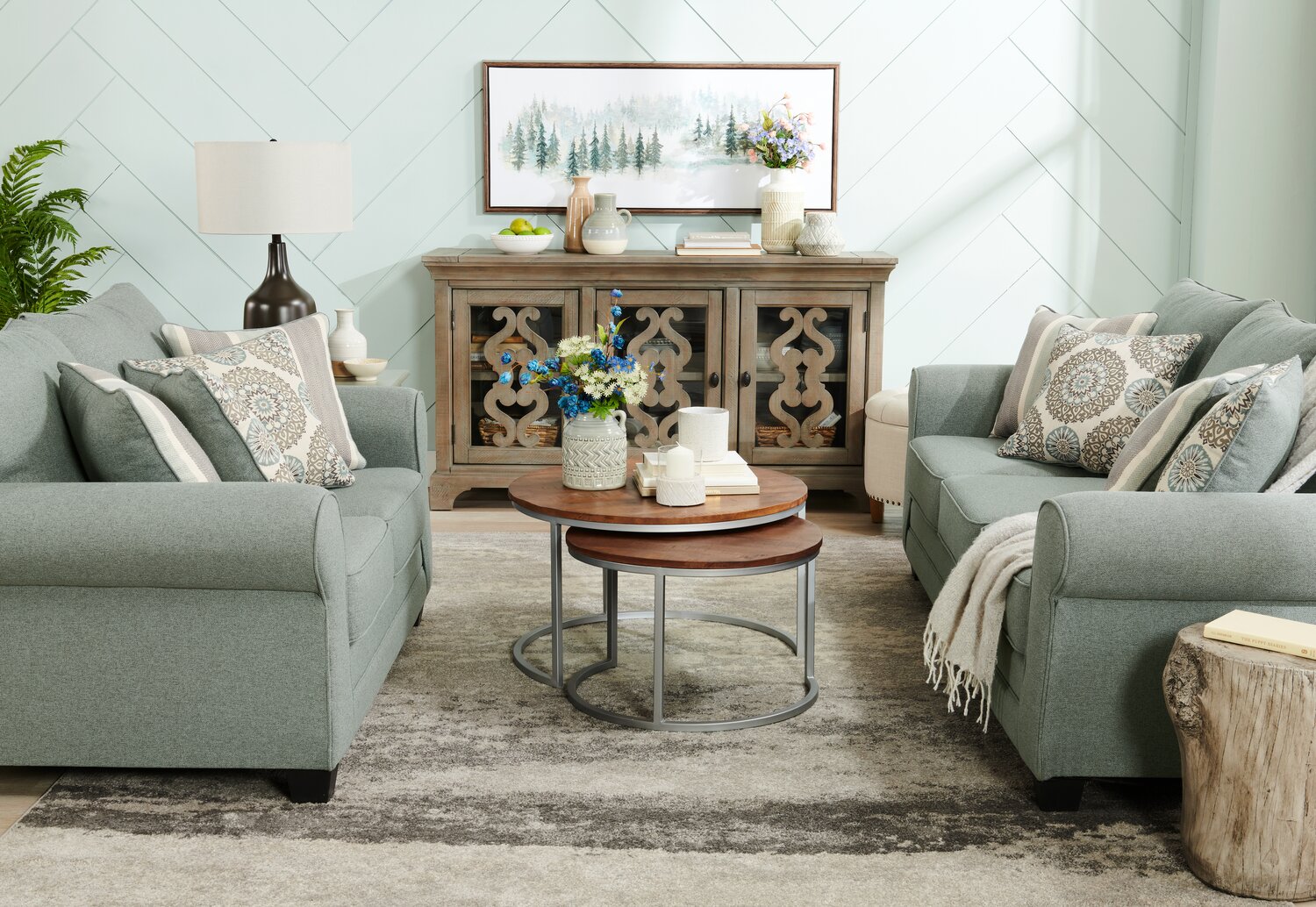 Made in Canada Tula 88" Fabric Sofa with Rolled Arms and Accent Pillows - Mist Grey  | Sofa Tula de 88 po fabriqué au Canada en tissu avec accoudoirs enroulés et coussins décoratifs - gris brume