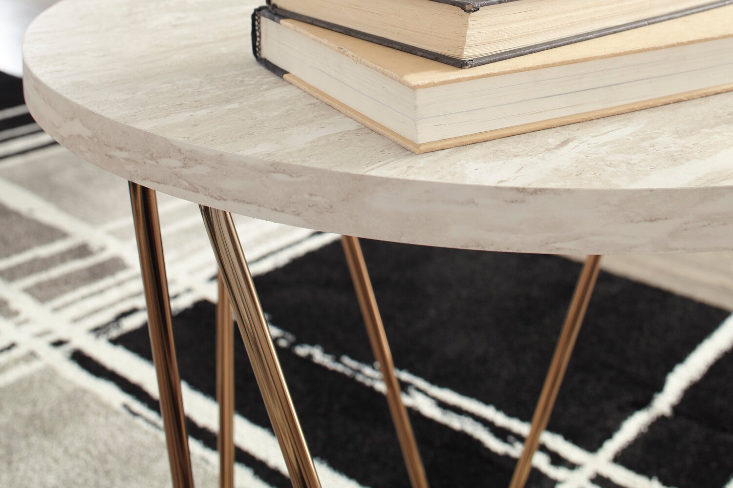 Tarica 47" Modern Oval 3-Pack Coffee + 2 End Tables - Cream and Gold with Metal Legs|Ensemble 3 tables ovales modernes Tarica de 47 po (table à café et 2 tables de bout) - crème et doré avec pattes en métal