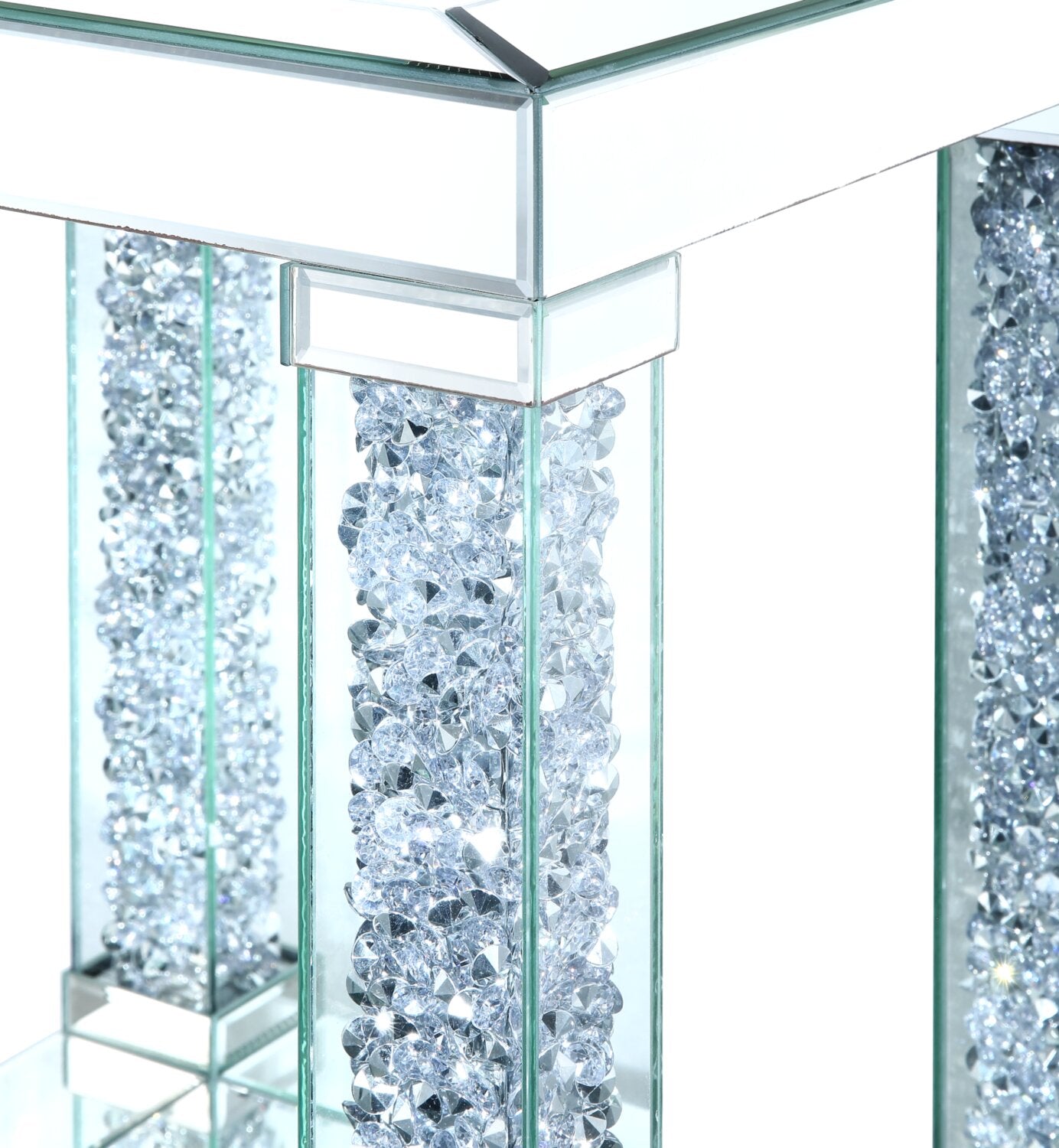 Berni 47.2" Glam Mirror & Glass Top Coffee Table with Shelf - Silver Metal with Diamond Look Legs|Table à café somptueuse Berni de 47,2 po avec dessus en miroir et en verre et tablette - métal argenté avec pattes à apparence de diamant