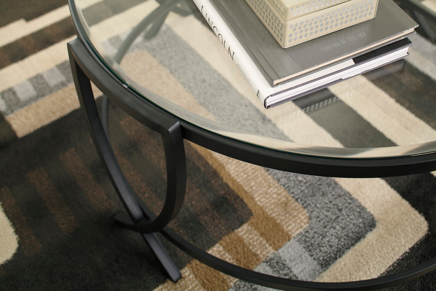 Tarrin 36.13" Modern Round 3-Pack Coffee + 2 End Tables - Glass Top with Metal Legs|Ensemble 3 tables rondes modernes Tarrin de 36,13 po (table à café et 2 tables de bout) - dessus en verre avec pattes en métal