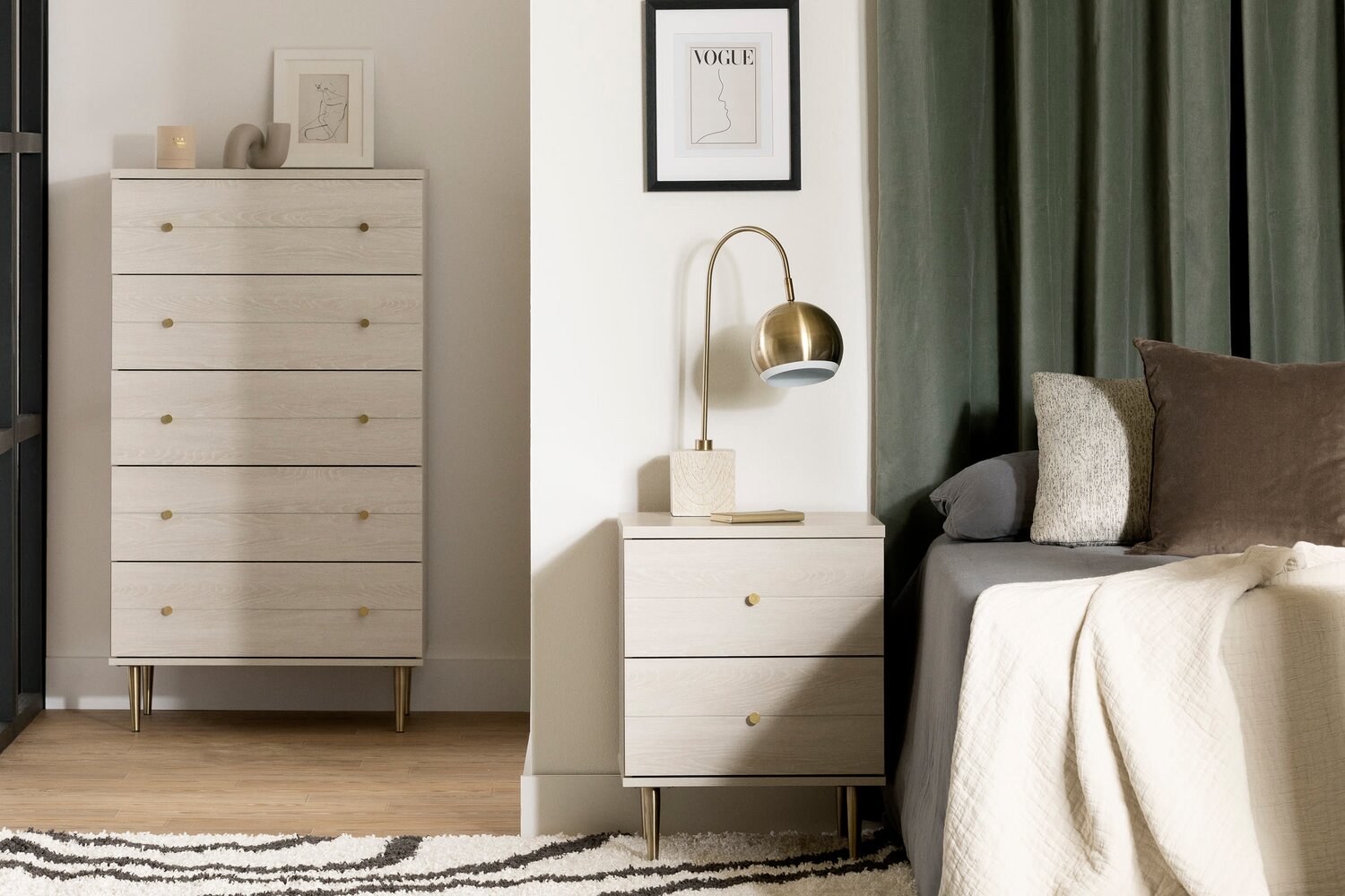 Lake Bedroom Chest of Drawers, 5-Drawer, 29"W x 52"H, Made in Canada, Glam - White | Commode verticale somptueuse Lake de 29 po (L) x 52 po (H) à 5 tiroirs pour la chambre à coucher, fabriquée au Canada - blanche