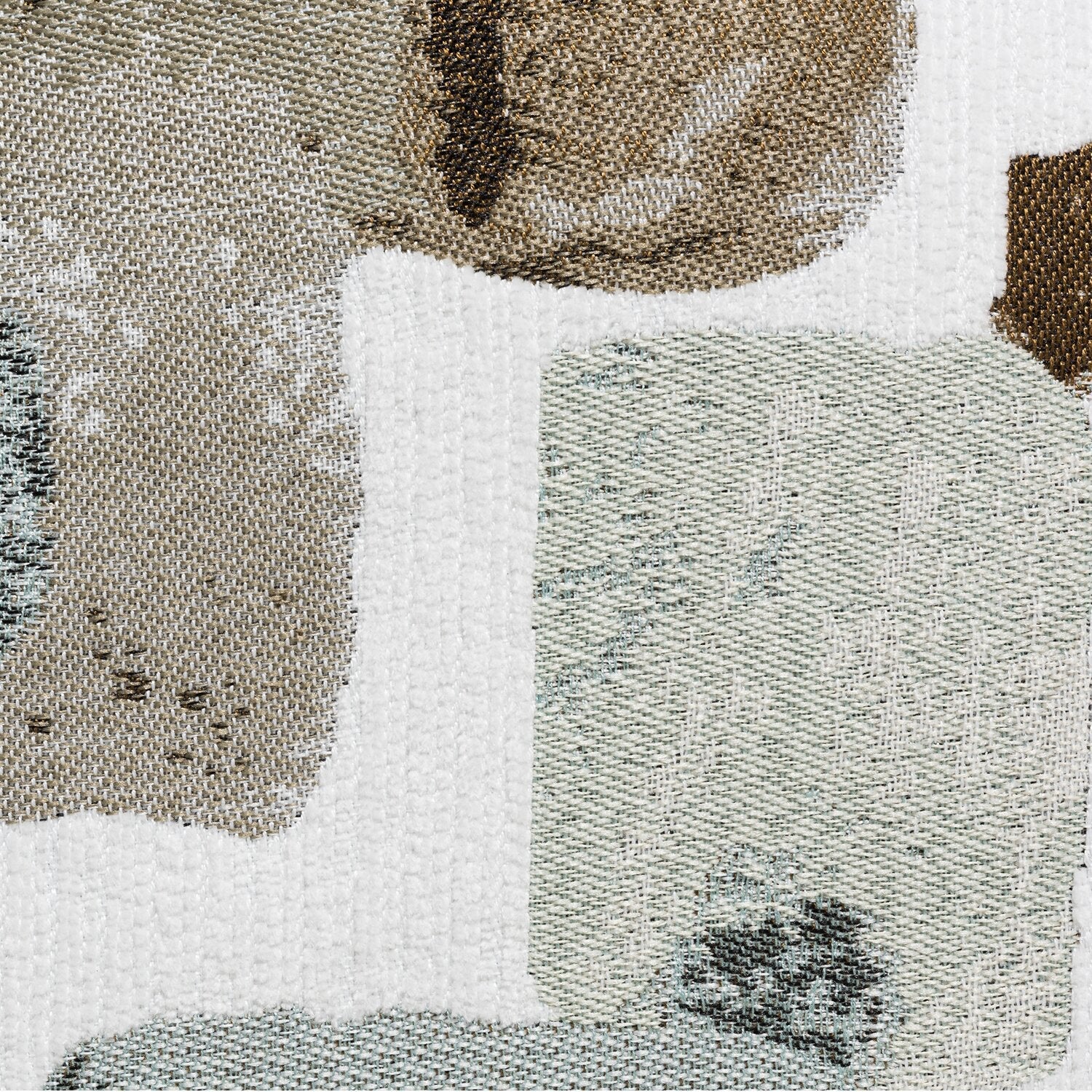 Made in Canada Nofia 80" Chenille Fabric Sofa with Two Accent Pillows and Wood Legs - Linen Beige | Sofa Nofia de 80 po fabriqué au Canada en tissu de chenille avec 2 coussins décoratifs et pattes en bois - beige lin