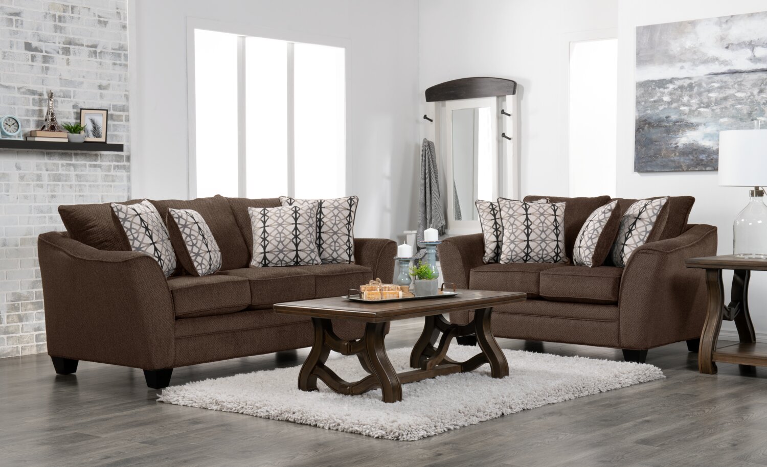 Made in Canada Febe 85" Chenille Fabric Condo-Size Sofa with Flared Arms and Accent Pillows - Brown | Sofa Febe de 85 po de format condo fabriqué au Canada en tissu de chenille avec accoudoirs évasés et coussins décoratifs - brun